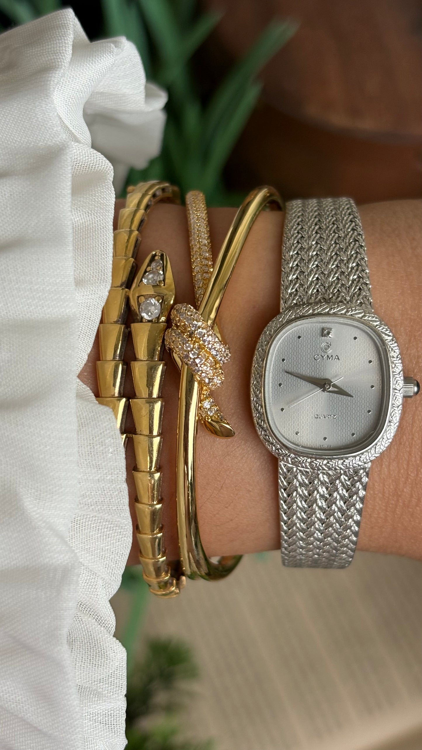Vitnage Cyma Swiss Watch in Silver Tone Woven Strap