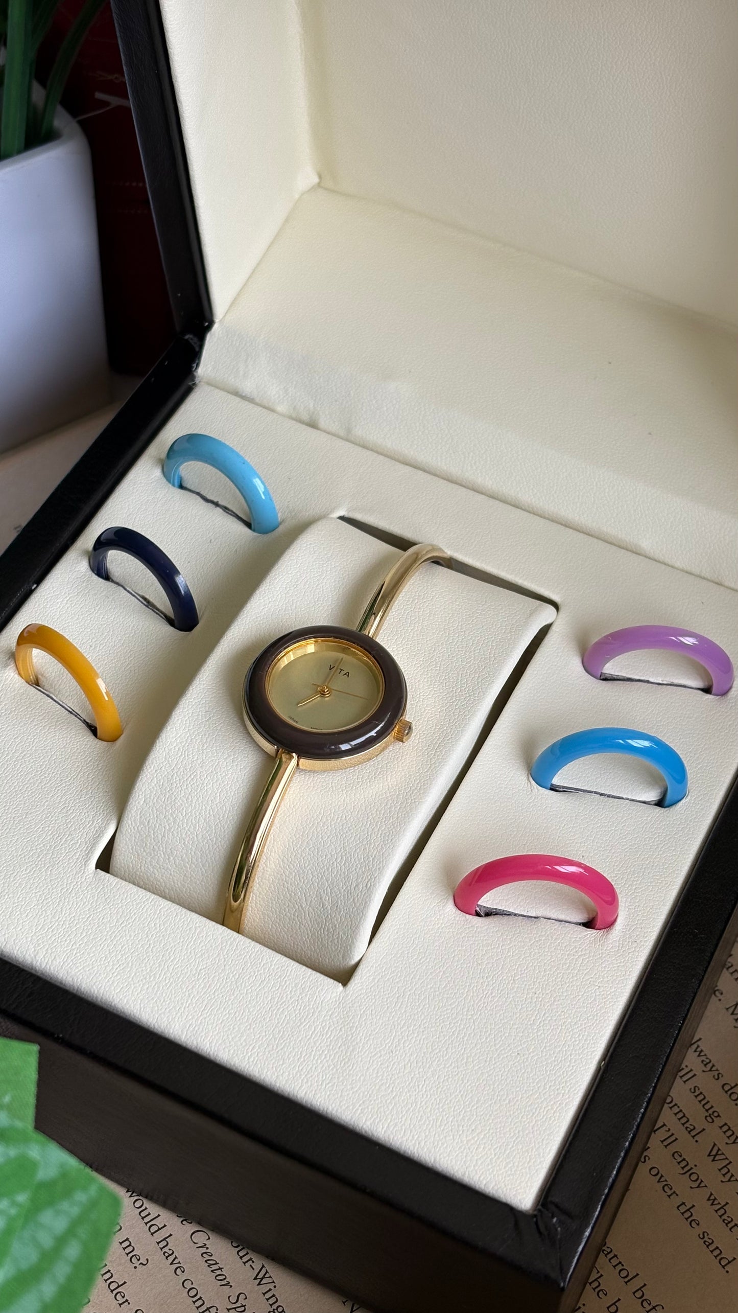 Vintage Vita Interchangeable Bezel Set Watch in Gold Tone Gucci Style