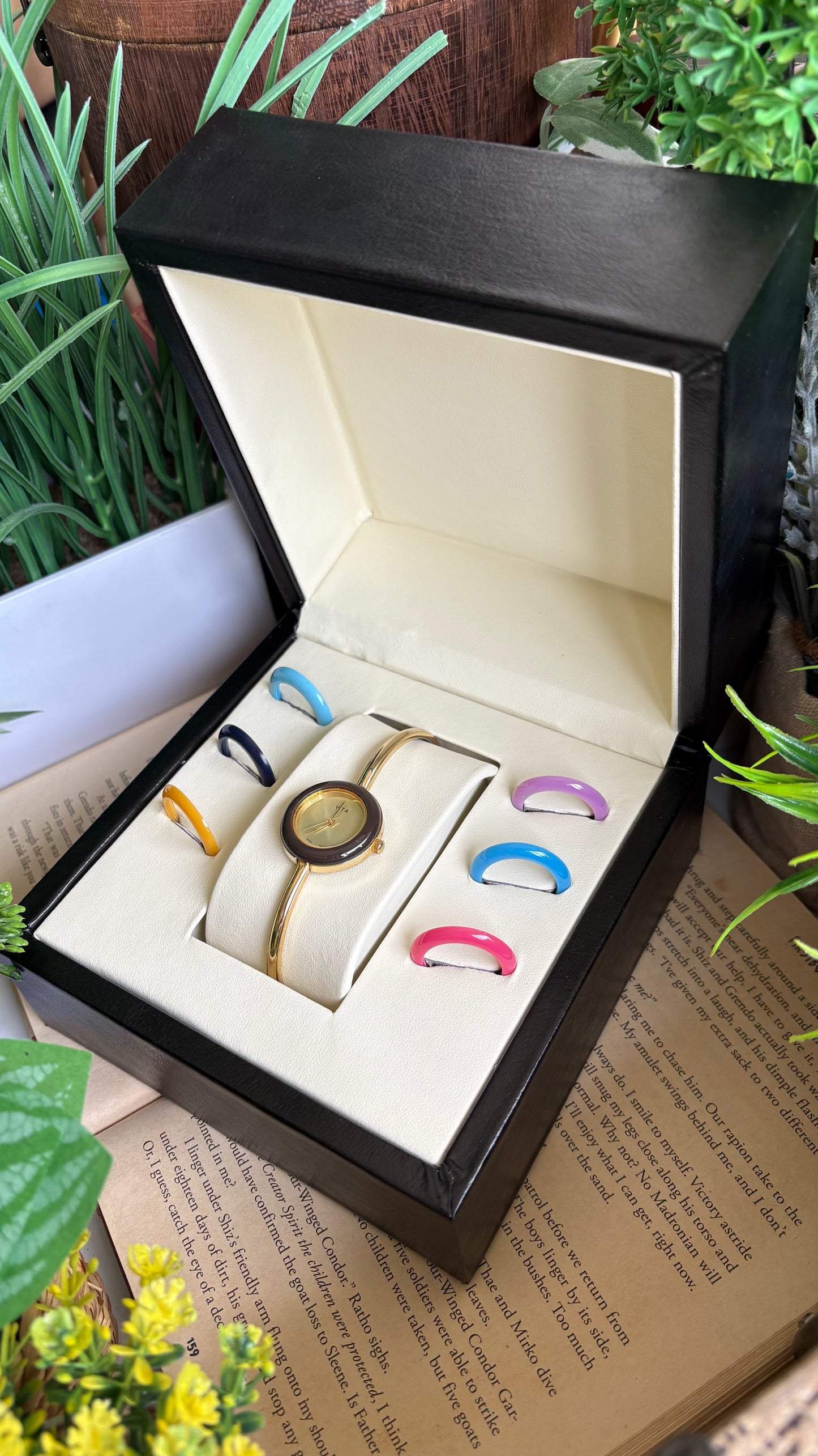 Vintage Vita Interchangeable Bezel Set Watch in Gold Tone Gucci Style