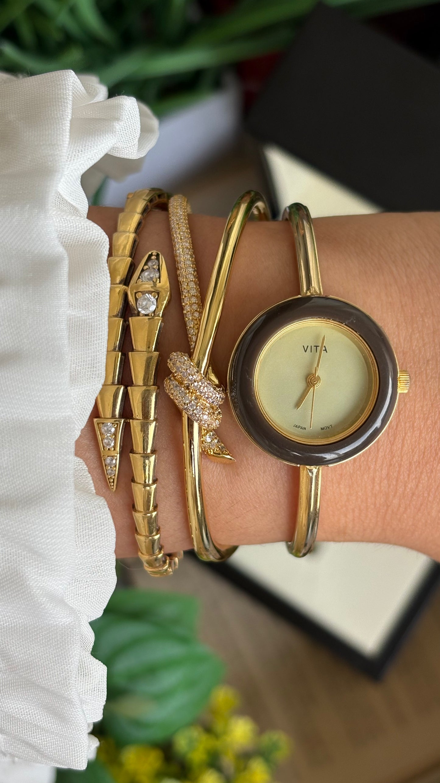 Vintage Vita Interchangeable Bezel Set Watch in Gold Tone Gucci Style