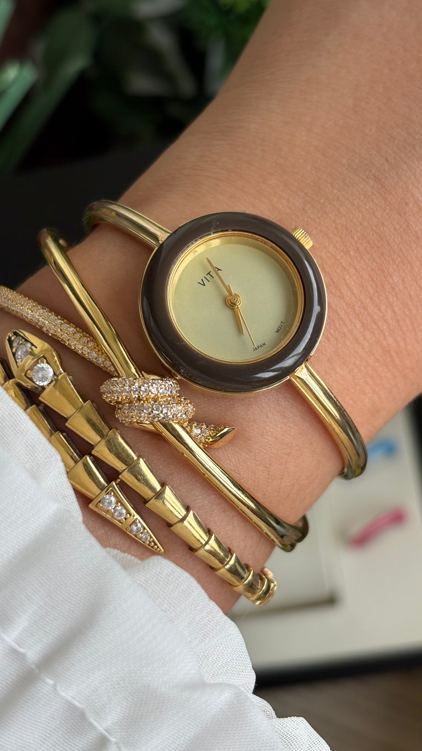 Vintage Vita Interchangeable Bezel Set Watch in Gold Tone Gucci Style