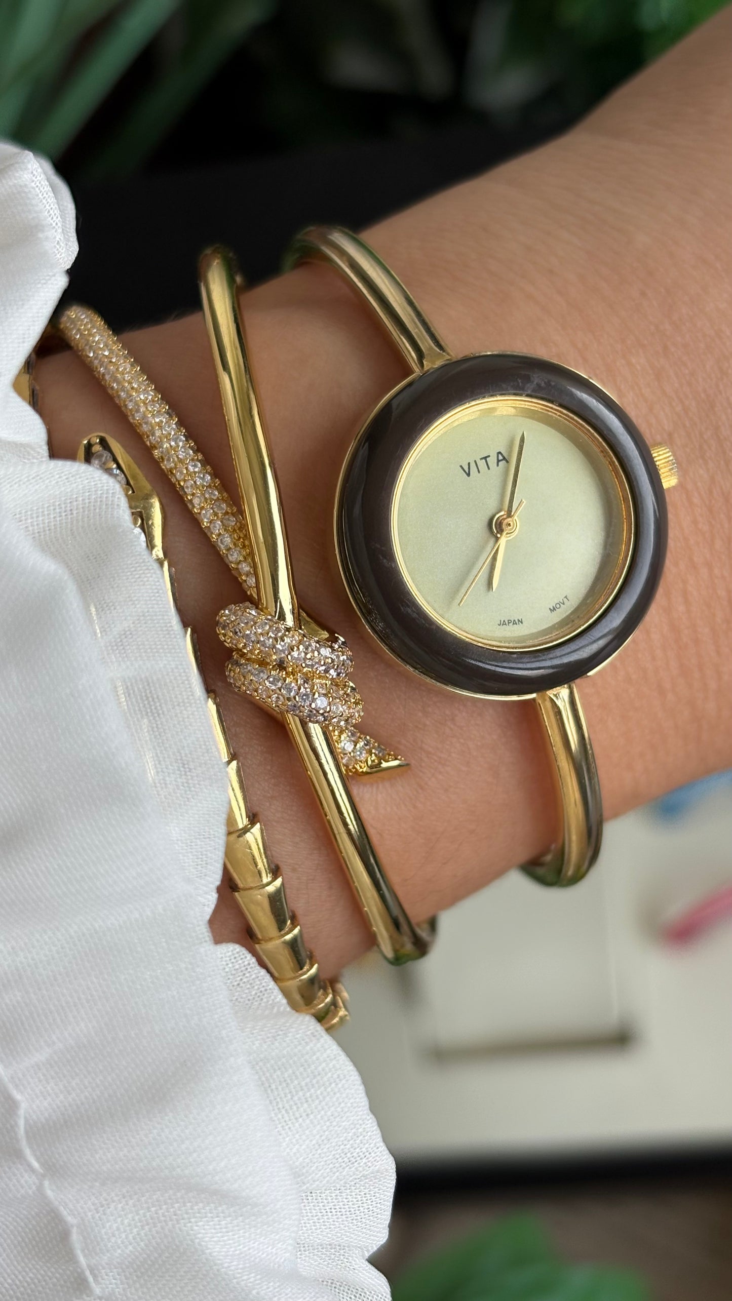Vintage Vita Interchangeable Bezel Set Watch in Gold Tone Gucci Style
