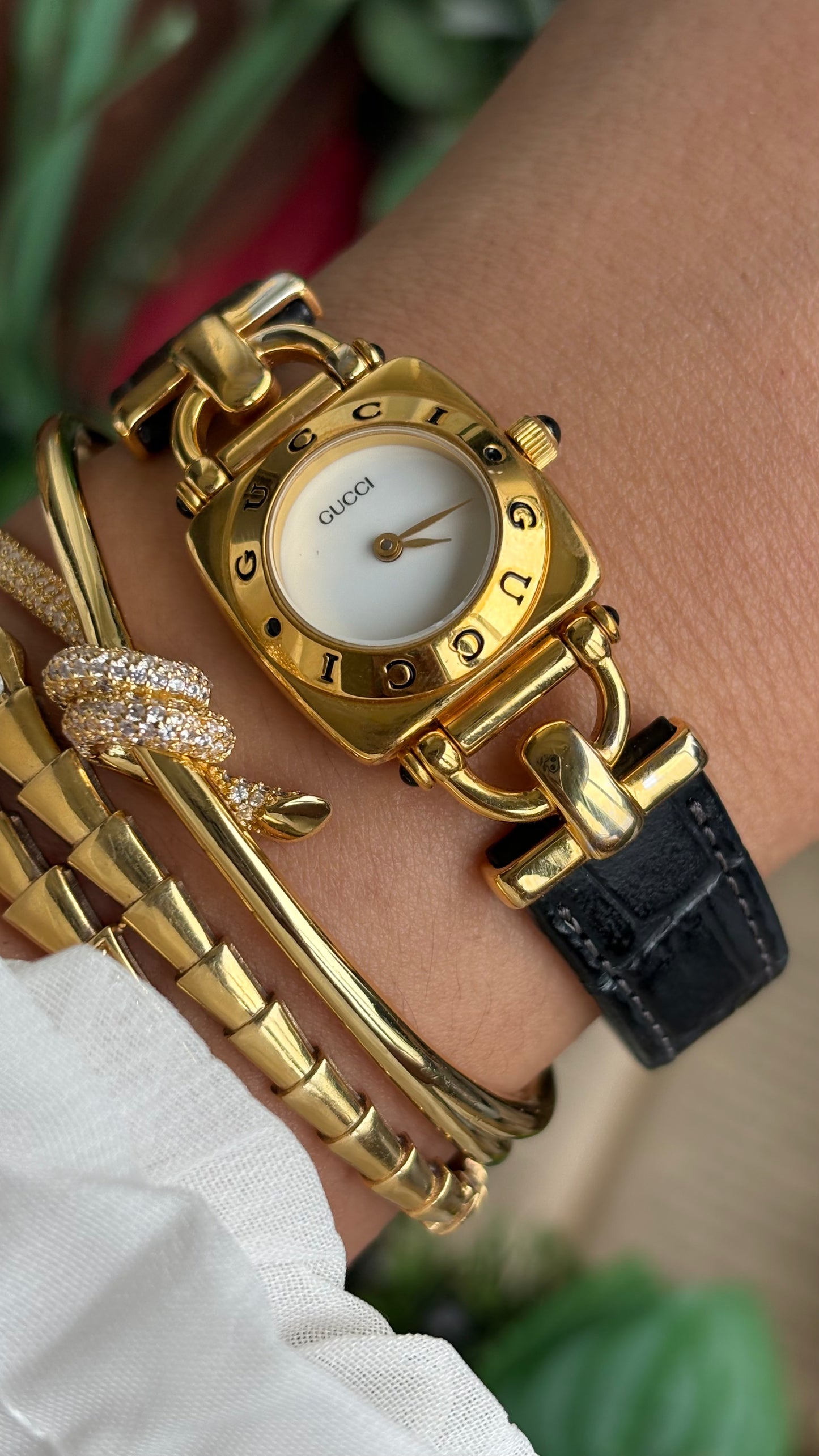 Vintage Gucci Classic Horsebit Watch in Black Leather Strap with Gucci Box