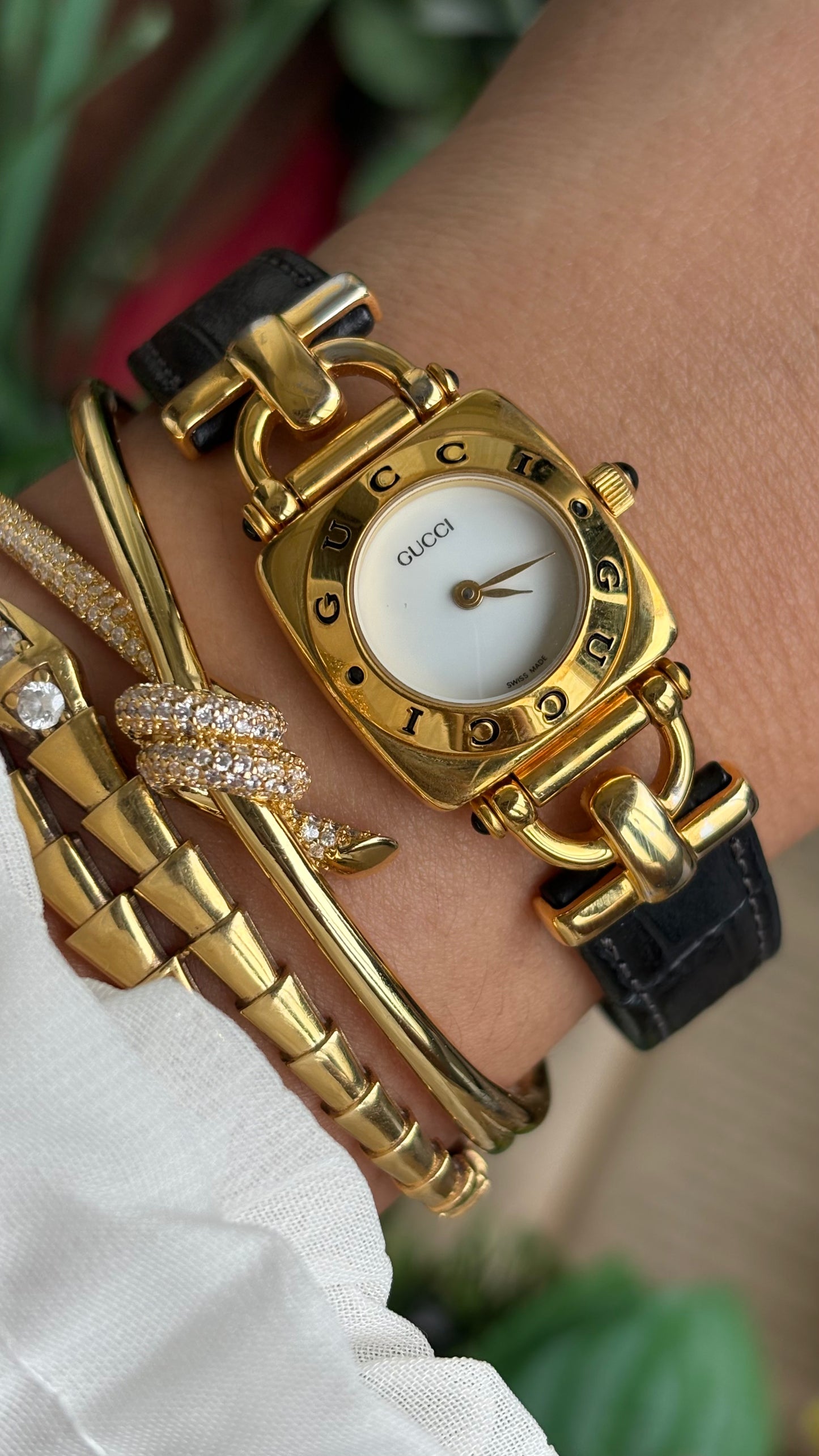 Vintage Gucci Classic Horsebit Watch in Black Leather Strap with Gucci Box
