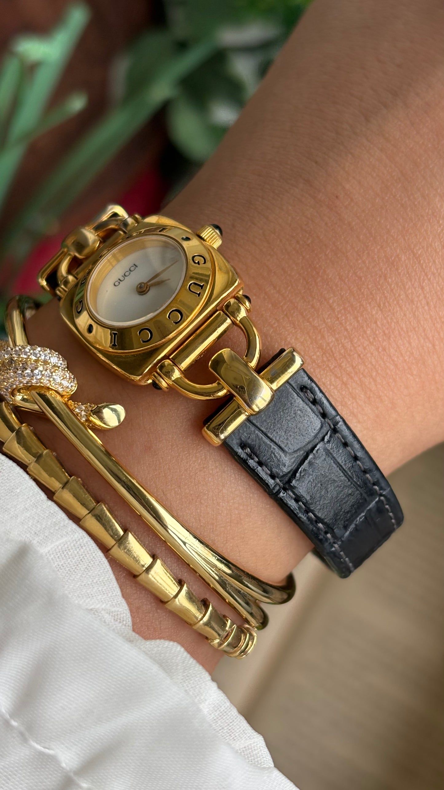 Vintage Gucci Classic Horsebit Watch in Black Leather Strap with Gucci Box