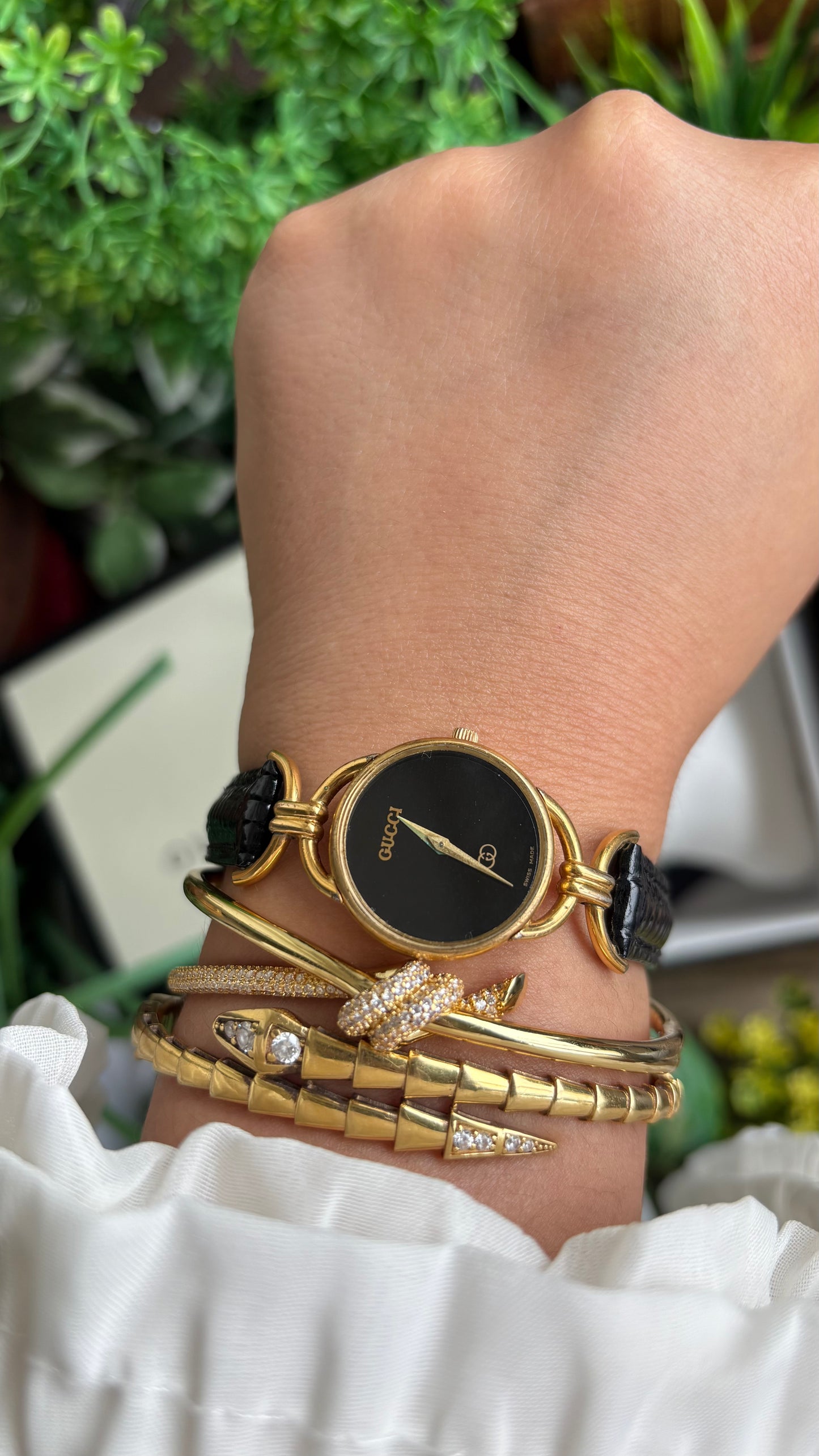 Vintage Gucci Watch in Black Leather Strap with Gucci Box