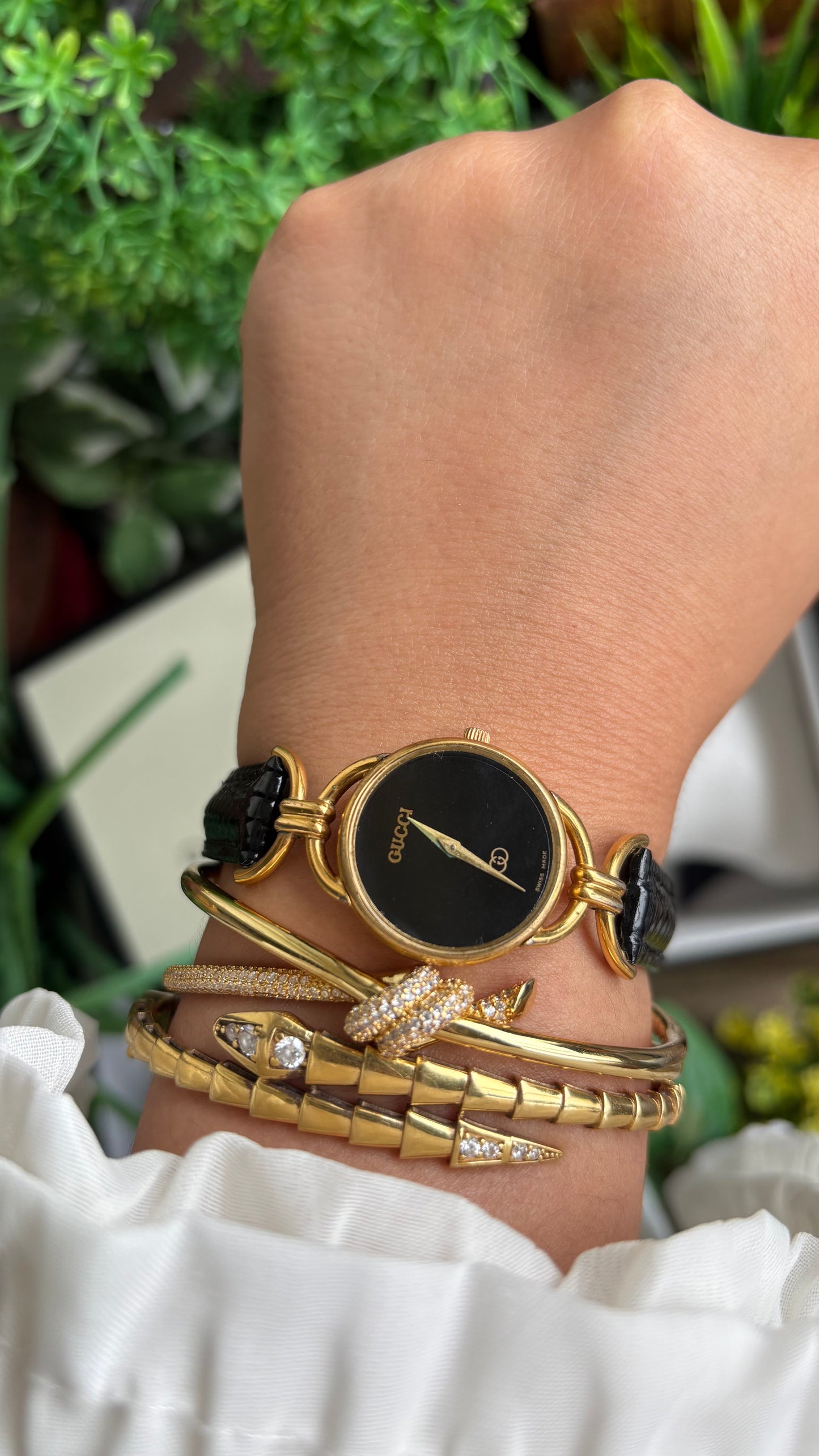 Vintage Gucci Watch in Black Leather Strap with Gucci Box