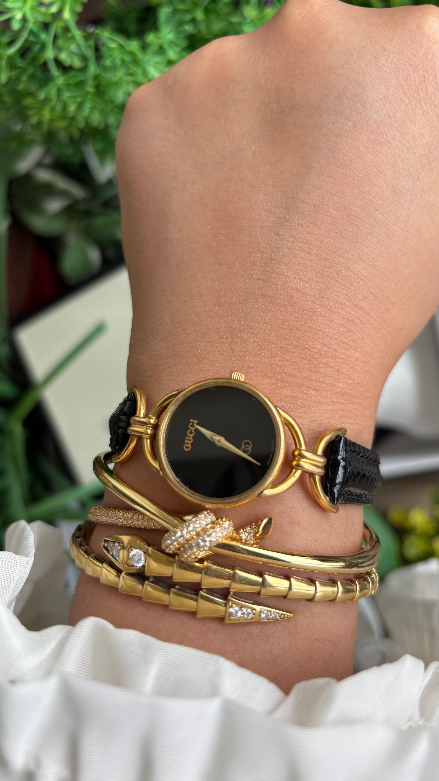 Vintage Gucci Watch in Black Leather Strap with Gucci Box