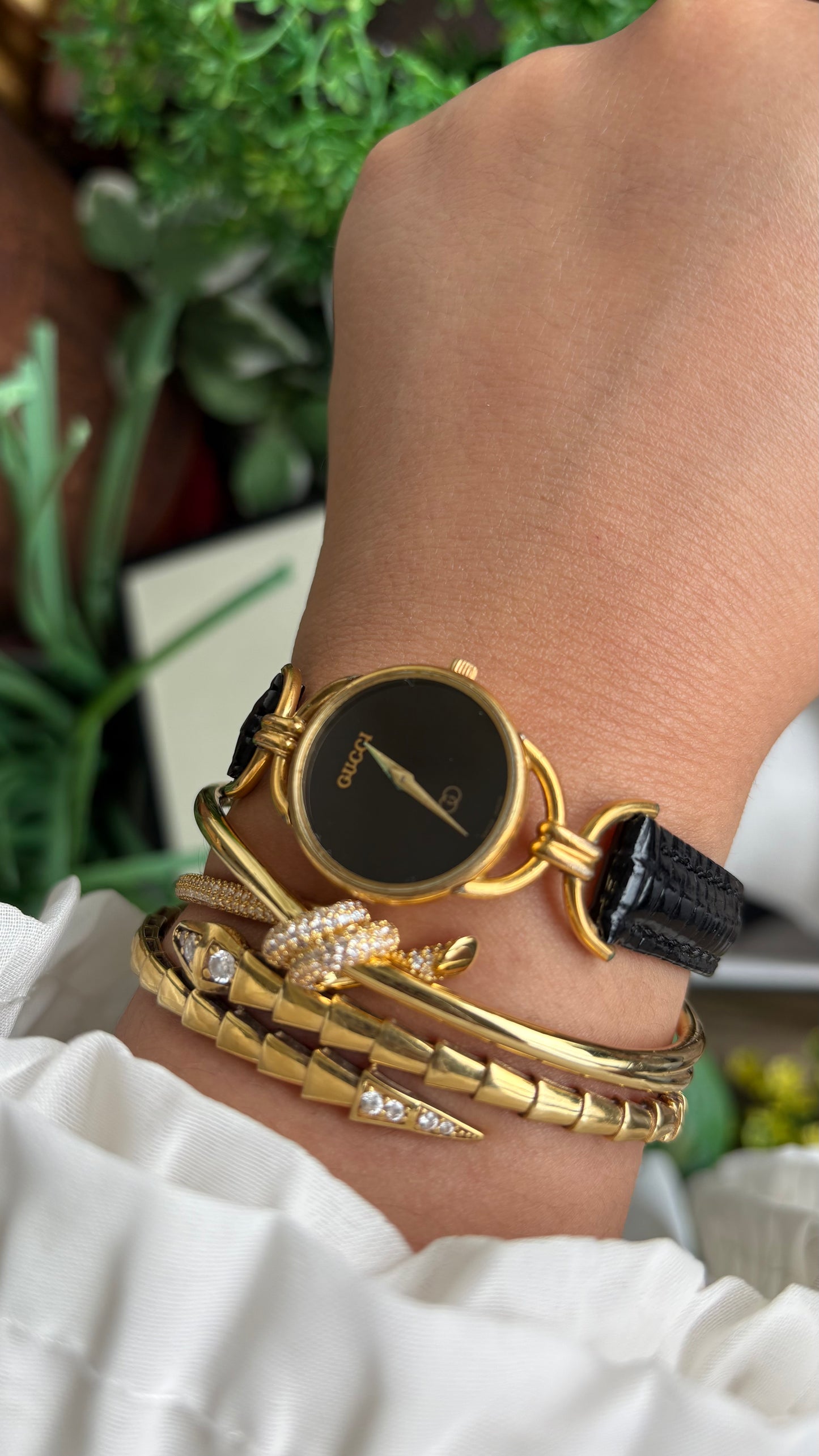 Vintage Gucci Watch in Black Leather Strap with Gucci Box