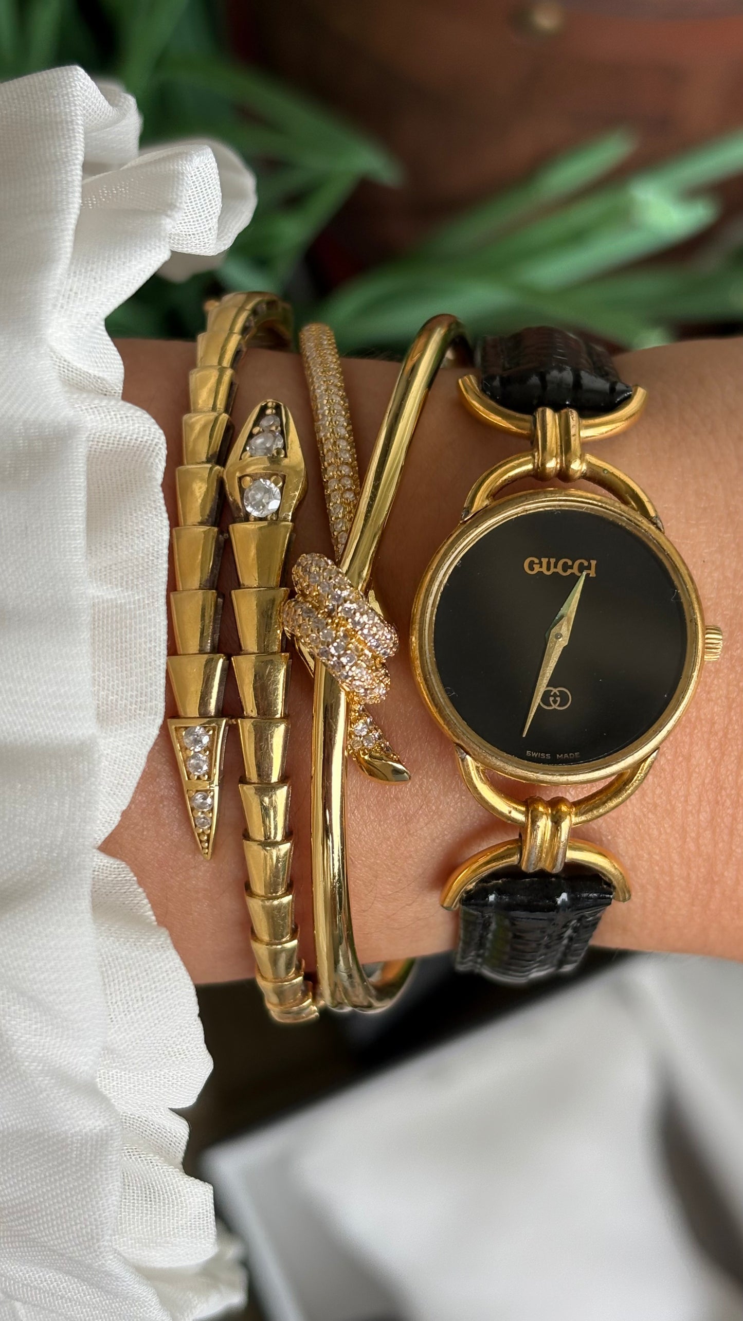 Vintage Gucci Watch in Black Leather Strap with Gucci Box
