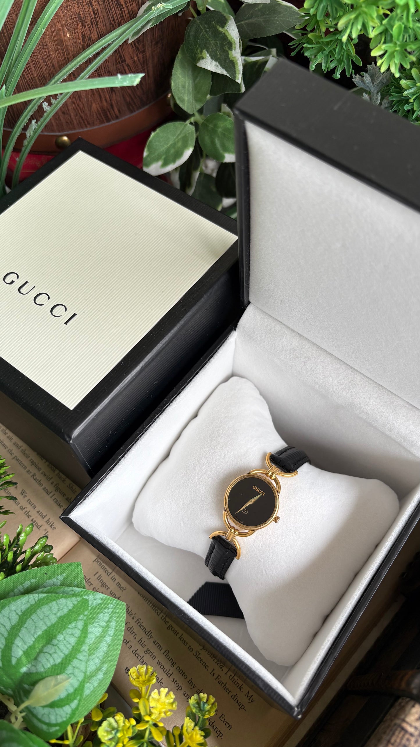 Vintage Gucci Watch in Black Leather Strap with Gucci Box