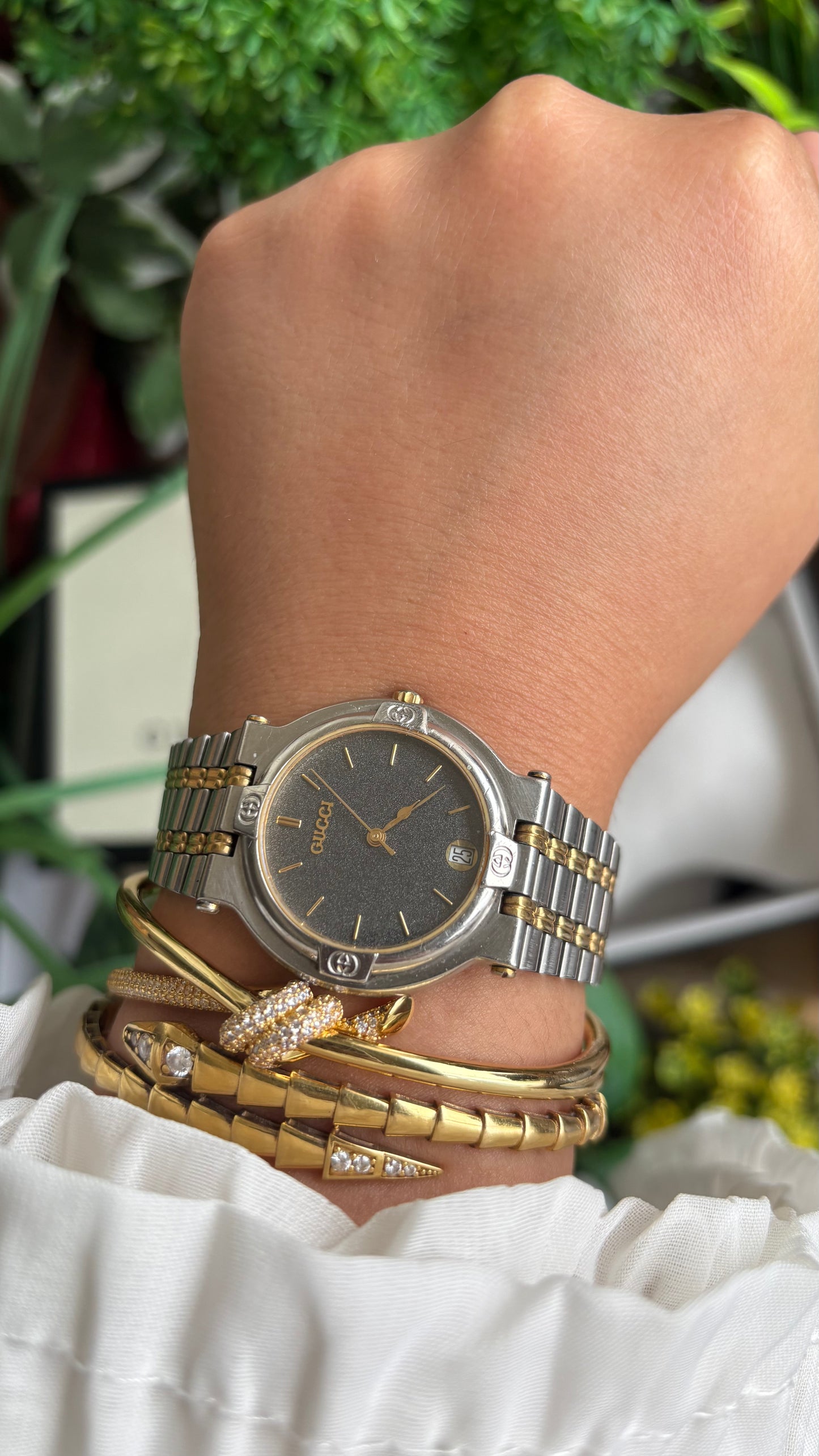 Vintage Gucci 9000L Swiss Watch in Two Tone Black Glittered Dial with Gucci Box