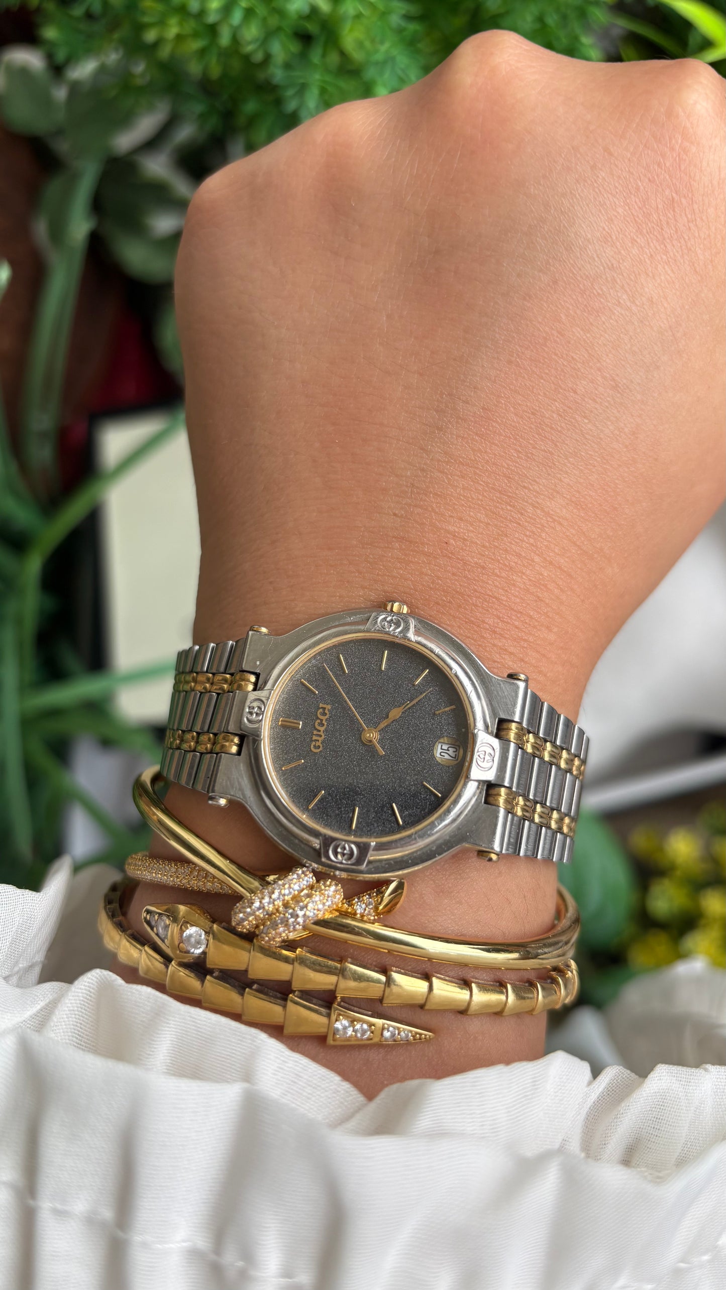 Vintage Gucci 9000L Swiss Watch in Two Tone Black Glittered Dial with Gucci Box
