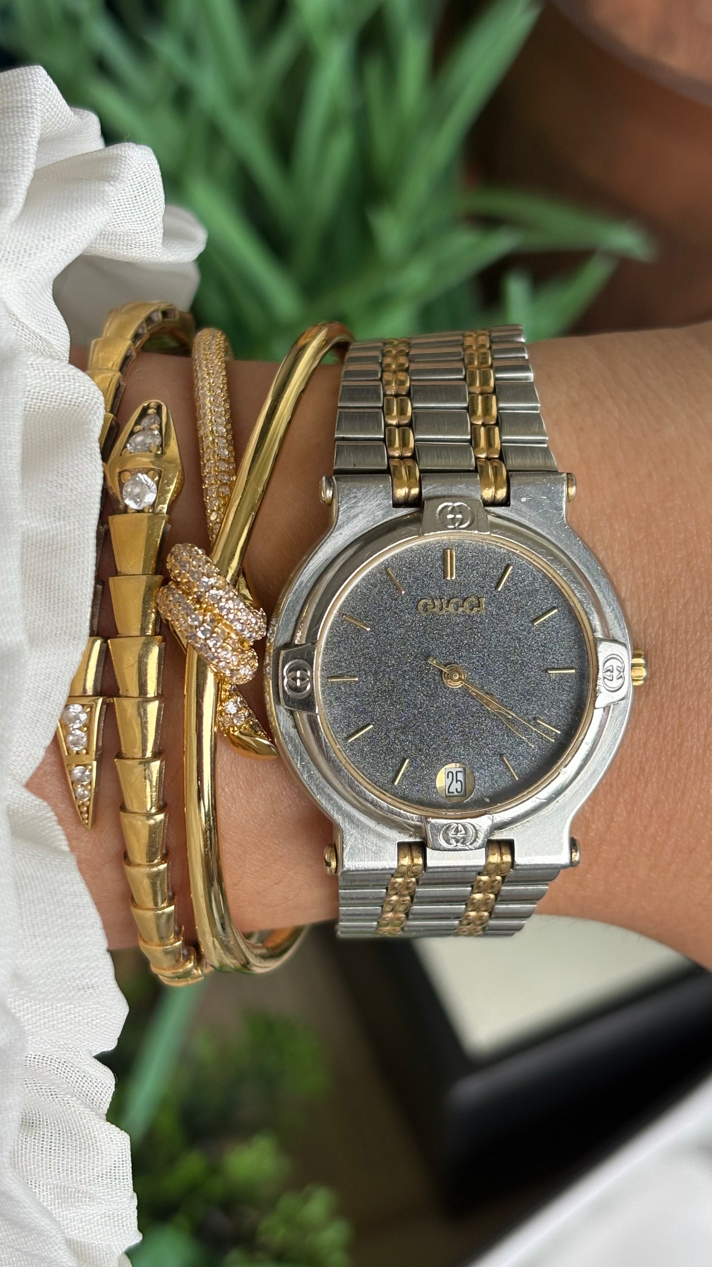 Vintage Gucci 9000L Swiss Watch in Two Tone Black Glittered Dial with Gucci Box