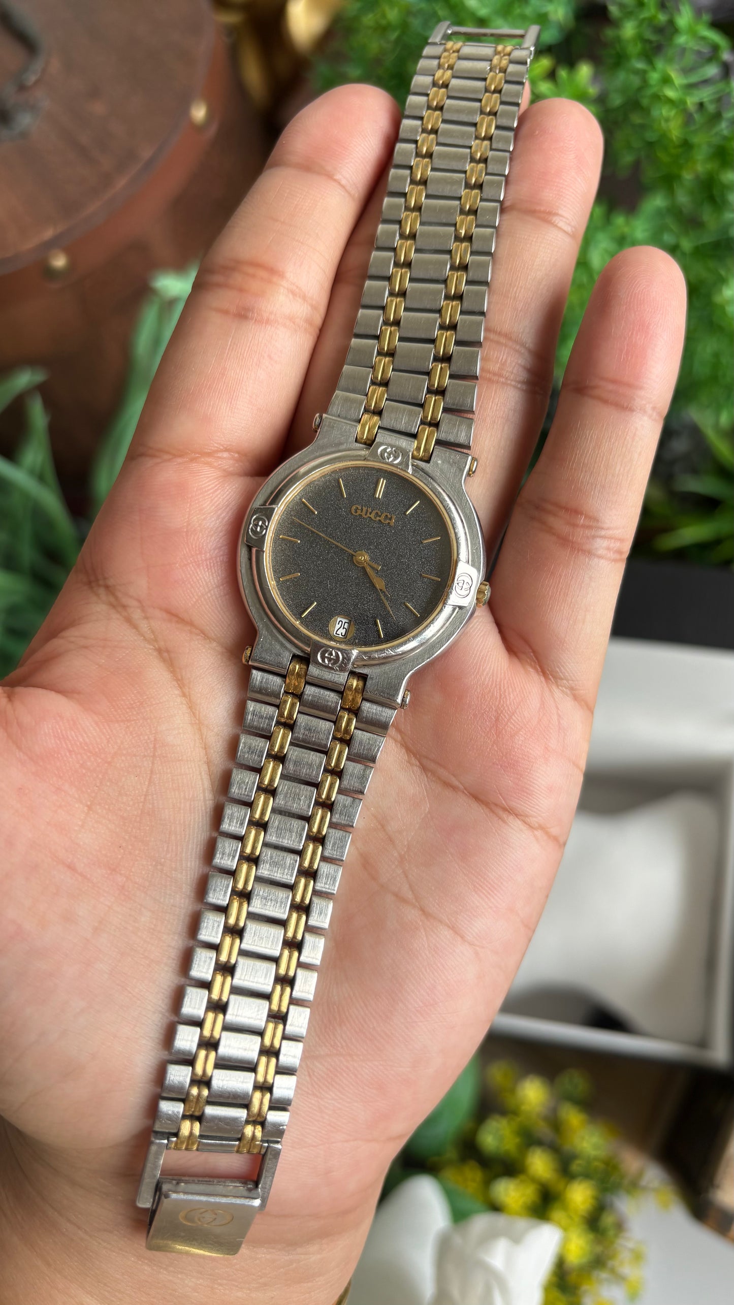 Vintage Gucci 9000L Swiss Watch in Two Tone Black Glittered Dial with Gucci Box