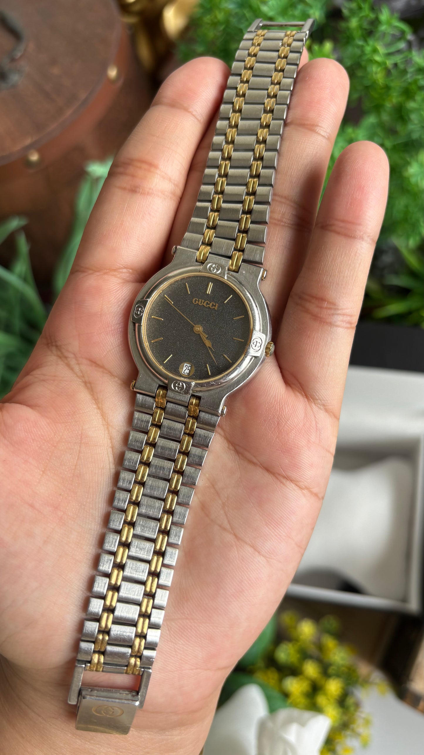 Vintage Gucci 9000L Swiss Watch in Two Tone Black Glittered Dial with Gucci Box