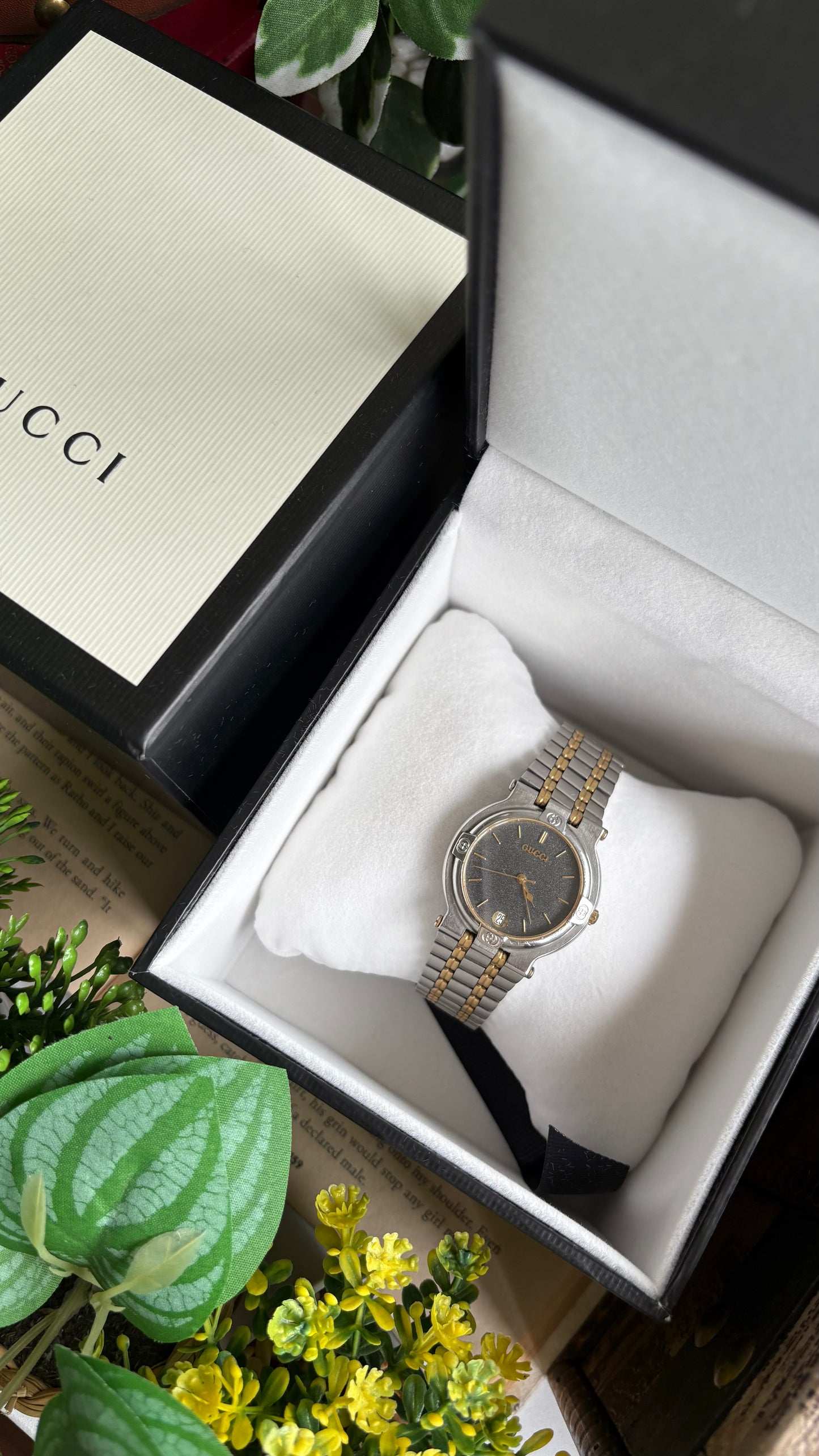 Vintage Gucci 9000L Swiss Watch in Two Tone Black Glittered Dial with Gucci Box