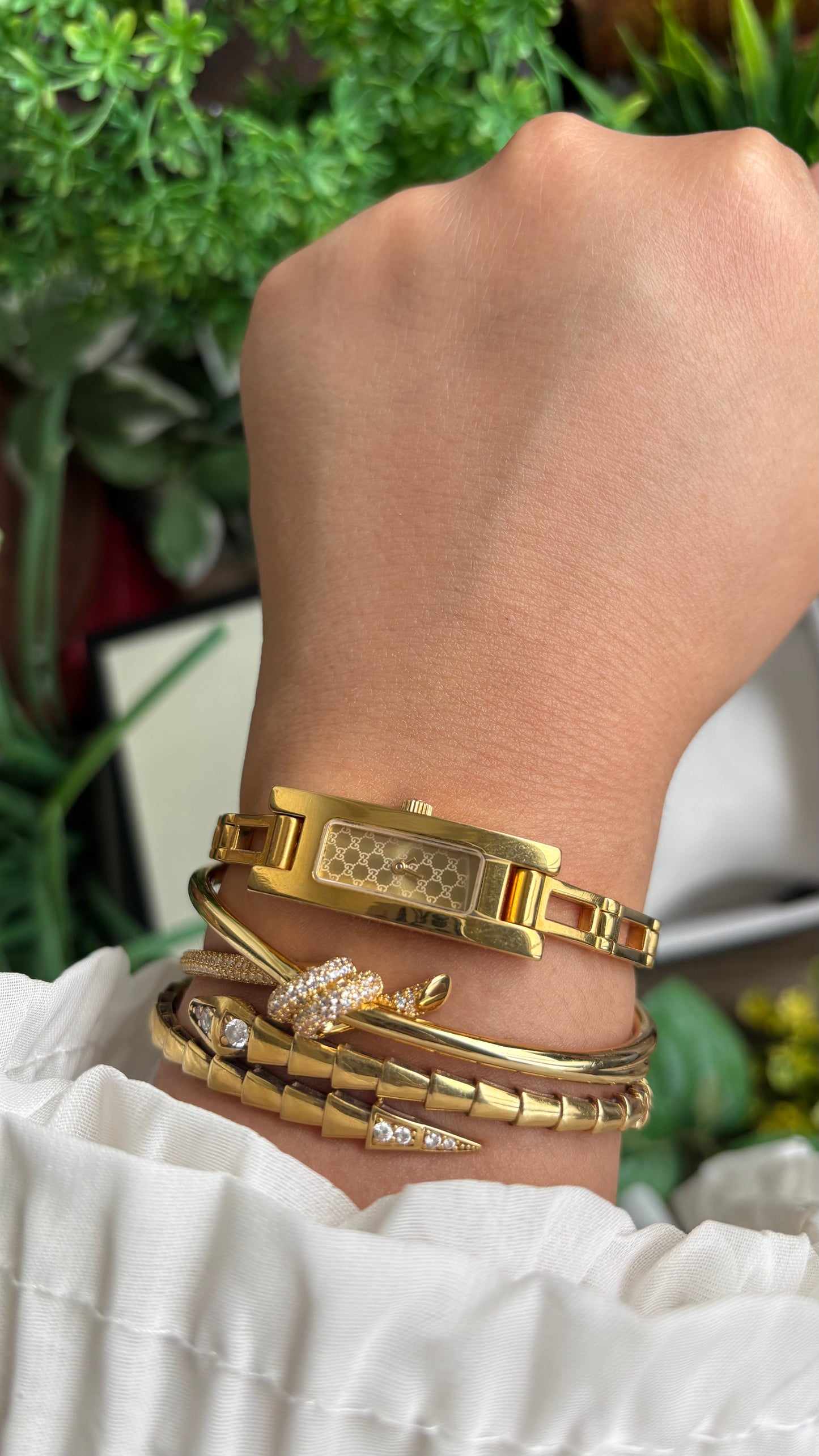 Vintage Gucci 3900L Monogram Dial Slim Bracelet Watch in Gold Tone with Gucci Box
