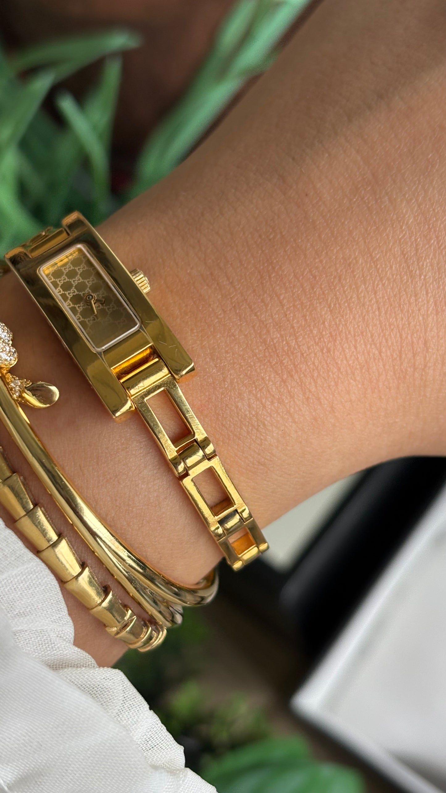 Vintage Gucci 3900L Monogram Dial Slim Bracelet Watch in Gold Tone with Gucci Box