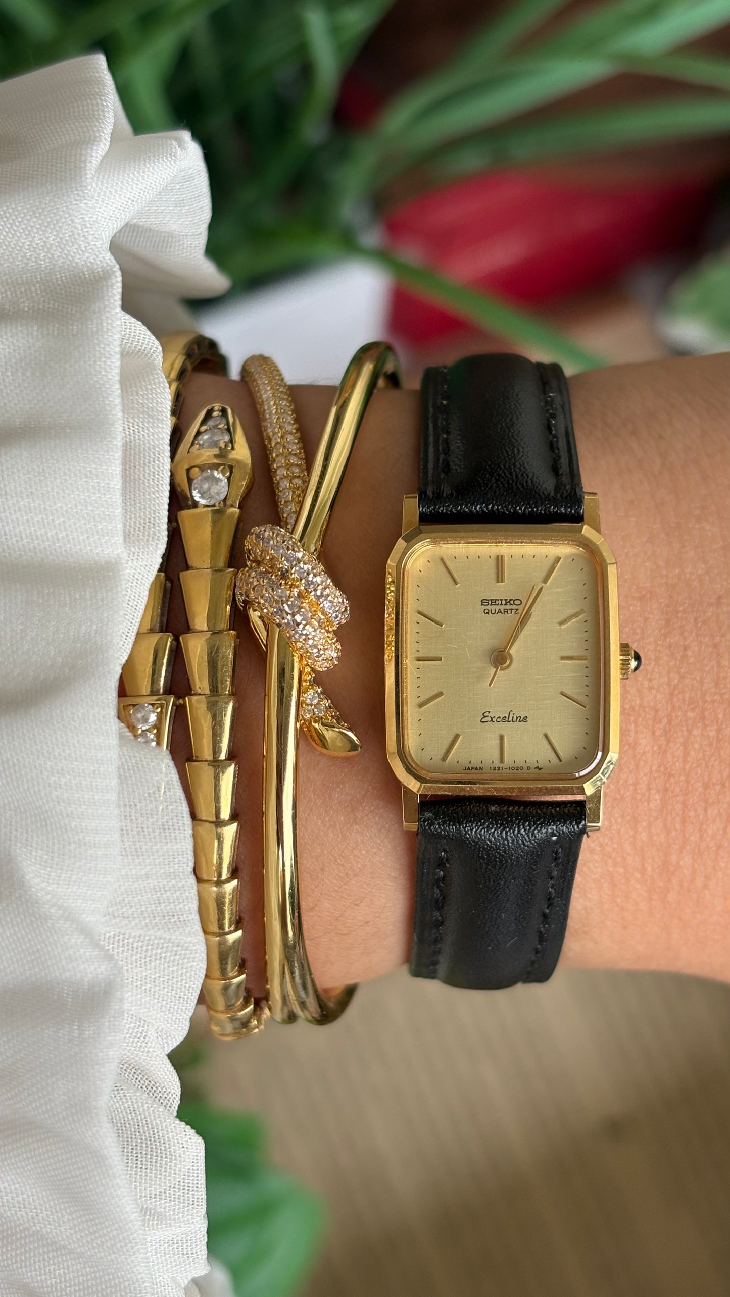 Vintage Seiko Exceline Ladies Watch in Black Leather Strap