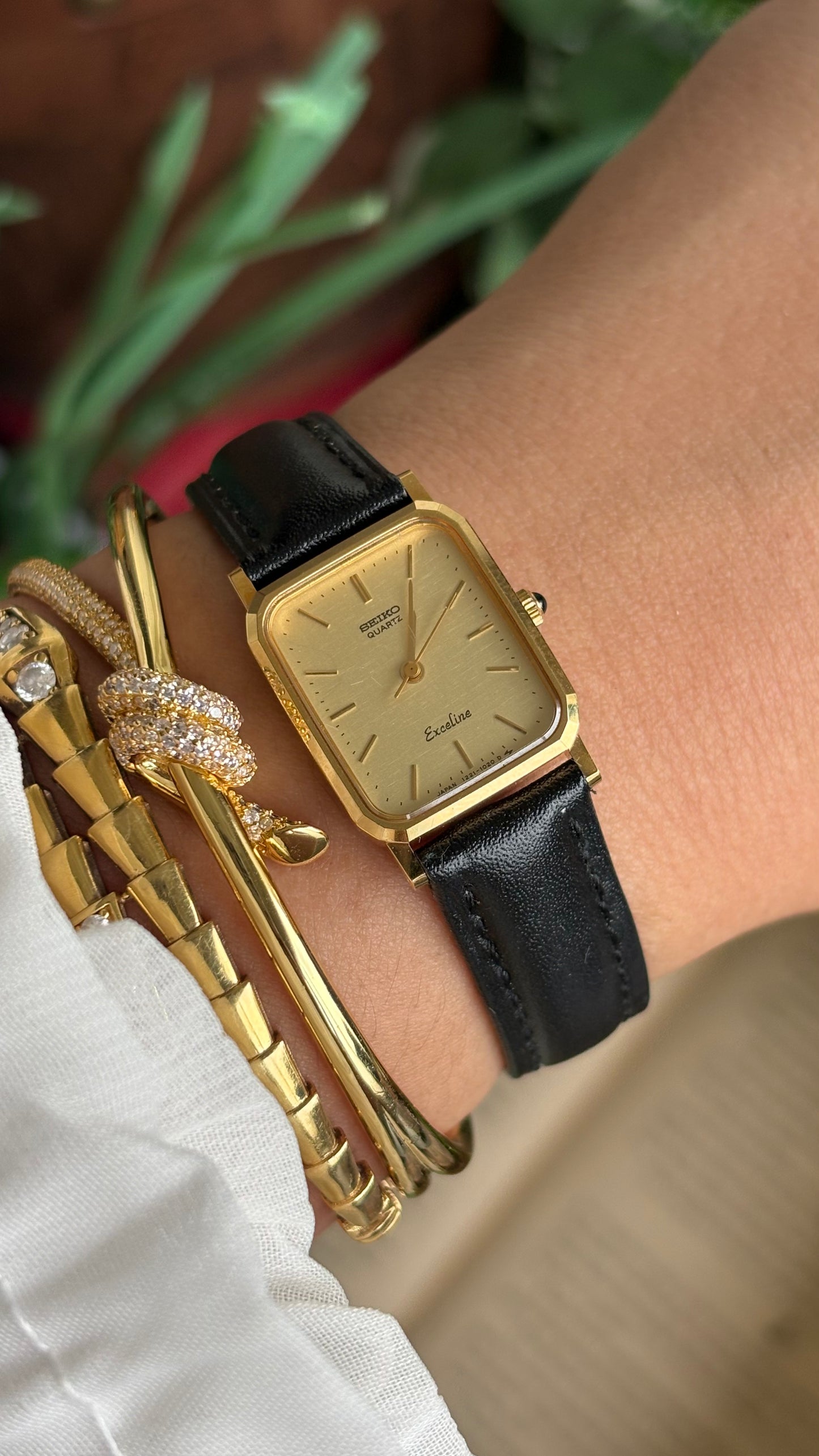 Vintage Seiko Exceline Ladies Watch in Black Leather Strap