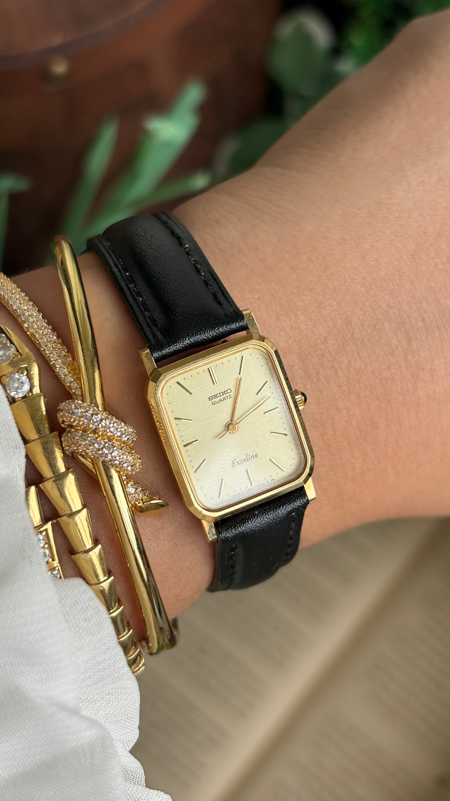 Vintage Seiko Exceline Ladies Watch in Black Leather Strap