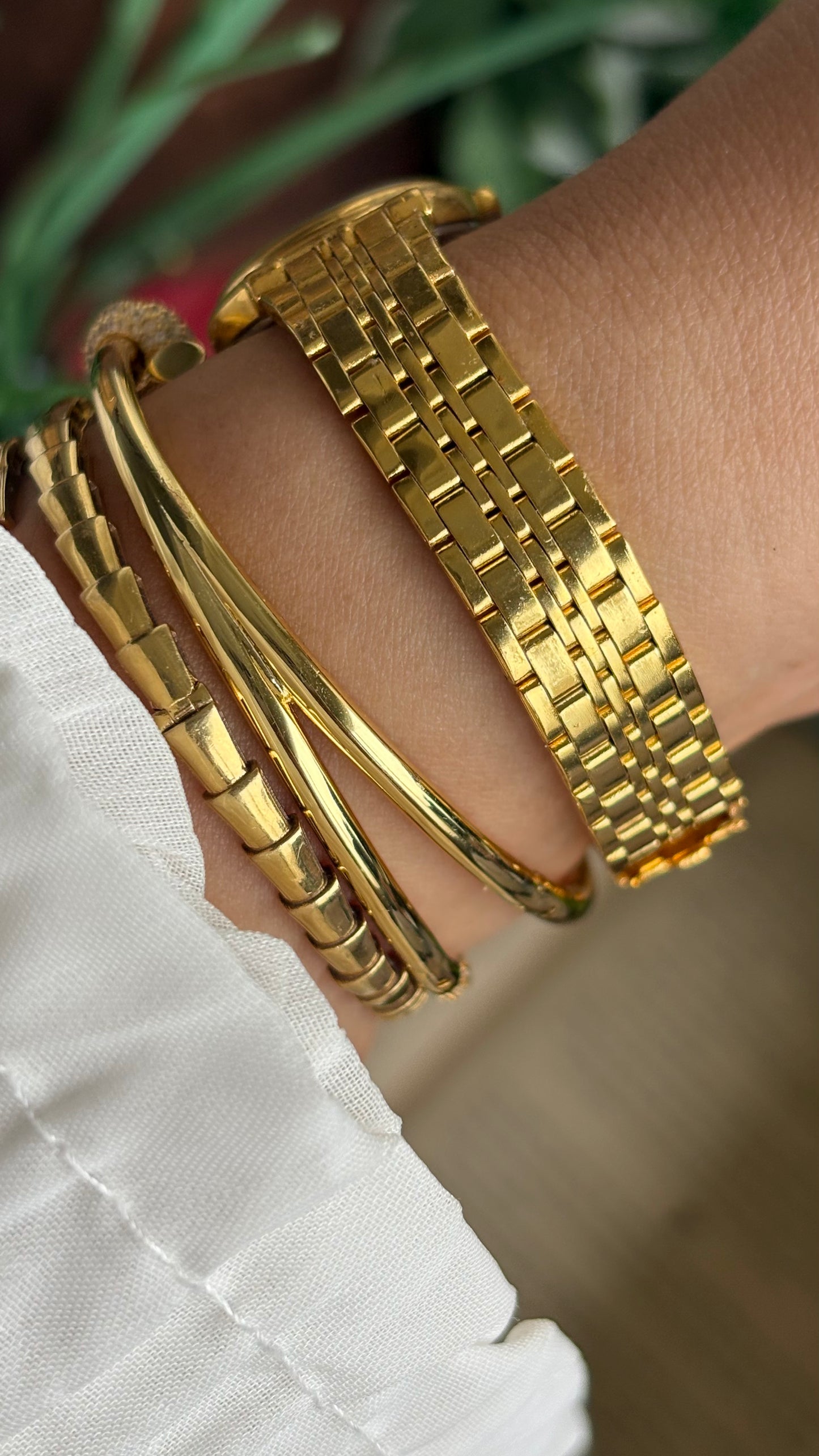 Vintage Bill Blass Watch in Gold Tone