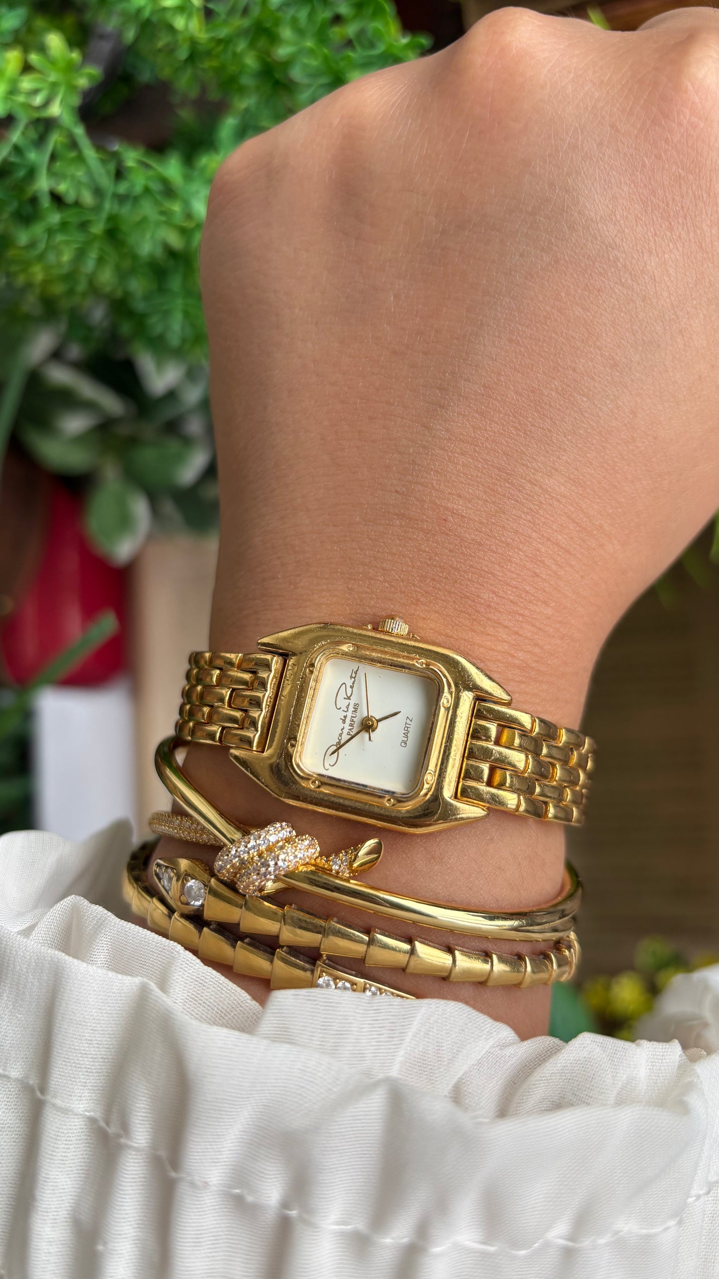 Vintage Oscar de la Renta Watch in Gold Tone