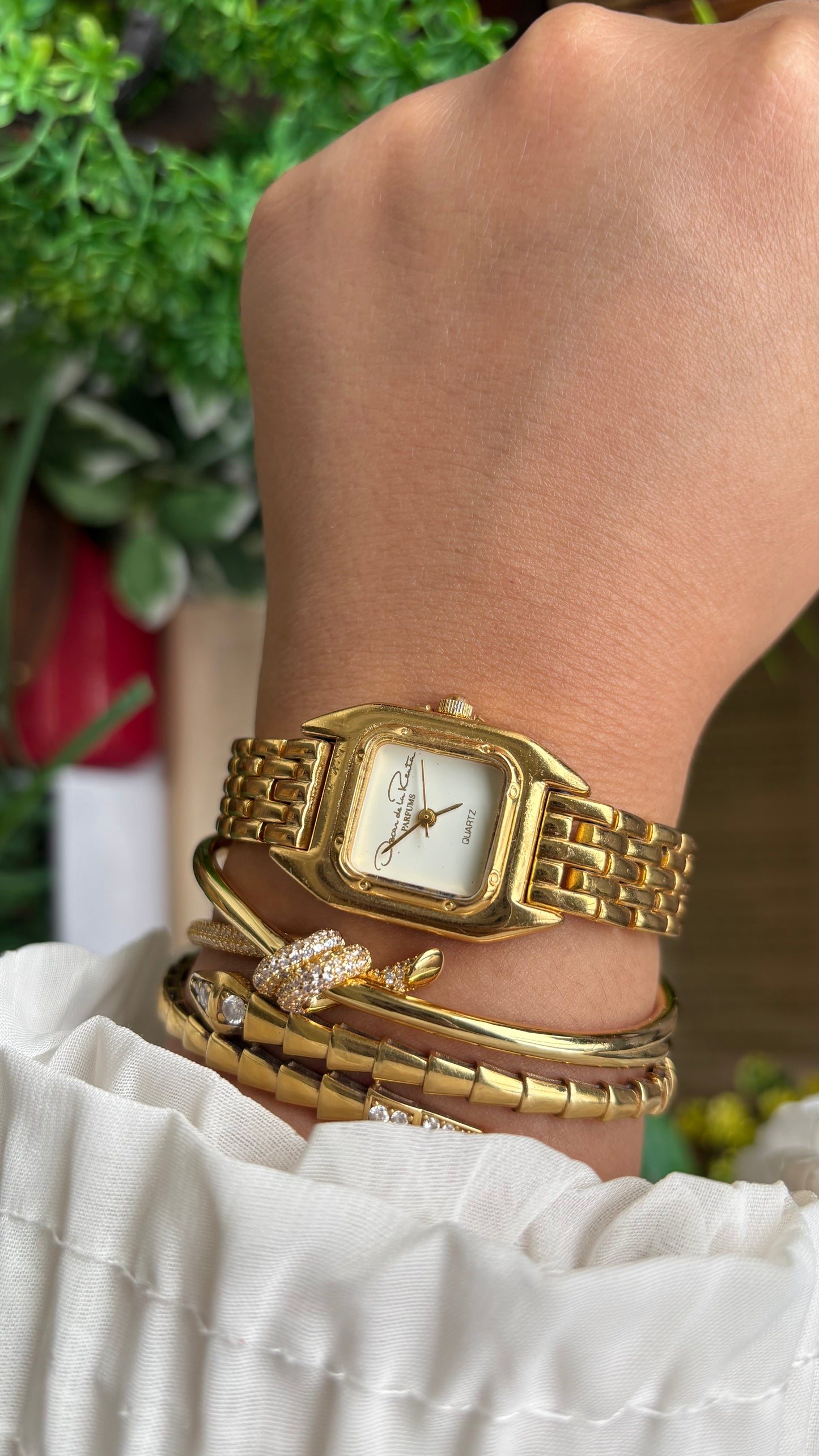 Vintage Oscar de la Renta Watch in Gold Tone