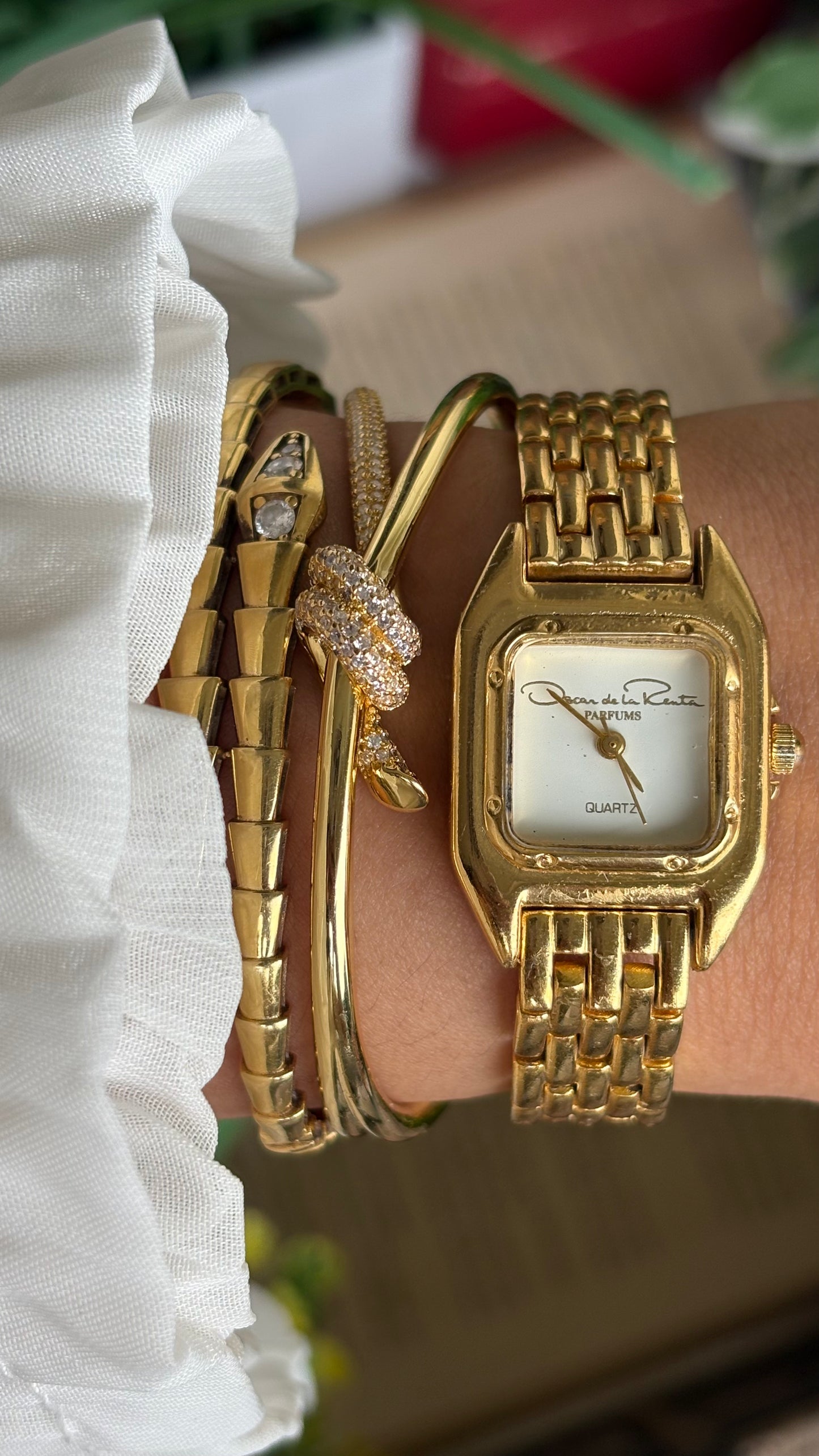 Vintage Oscar de la Renta Watch in Gold Tone