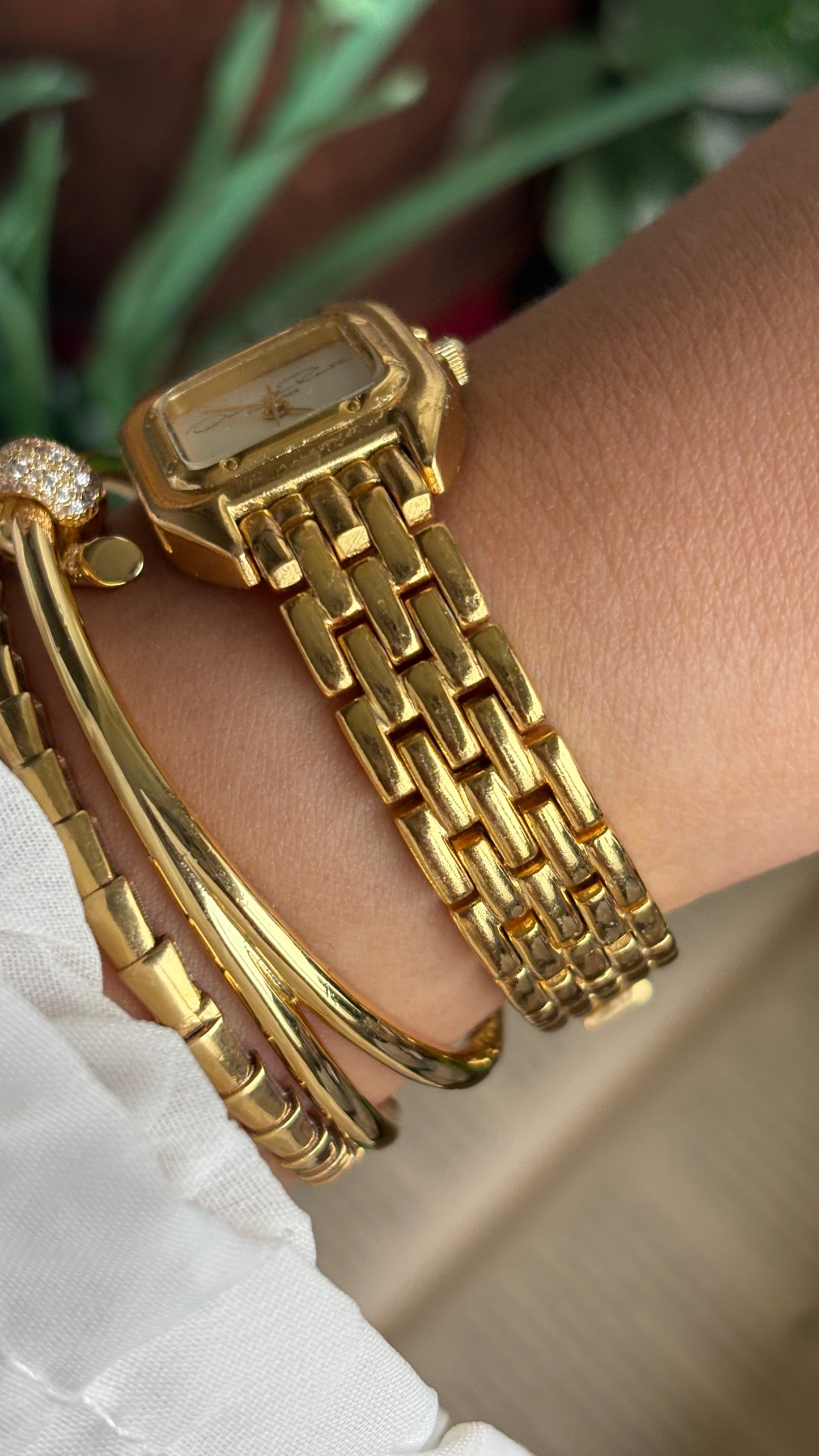 Vintage Oscar de la Renta Watch in Gold Tone