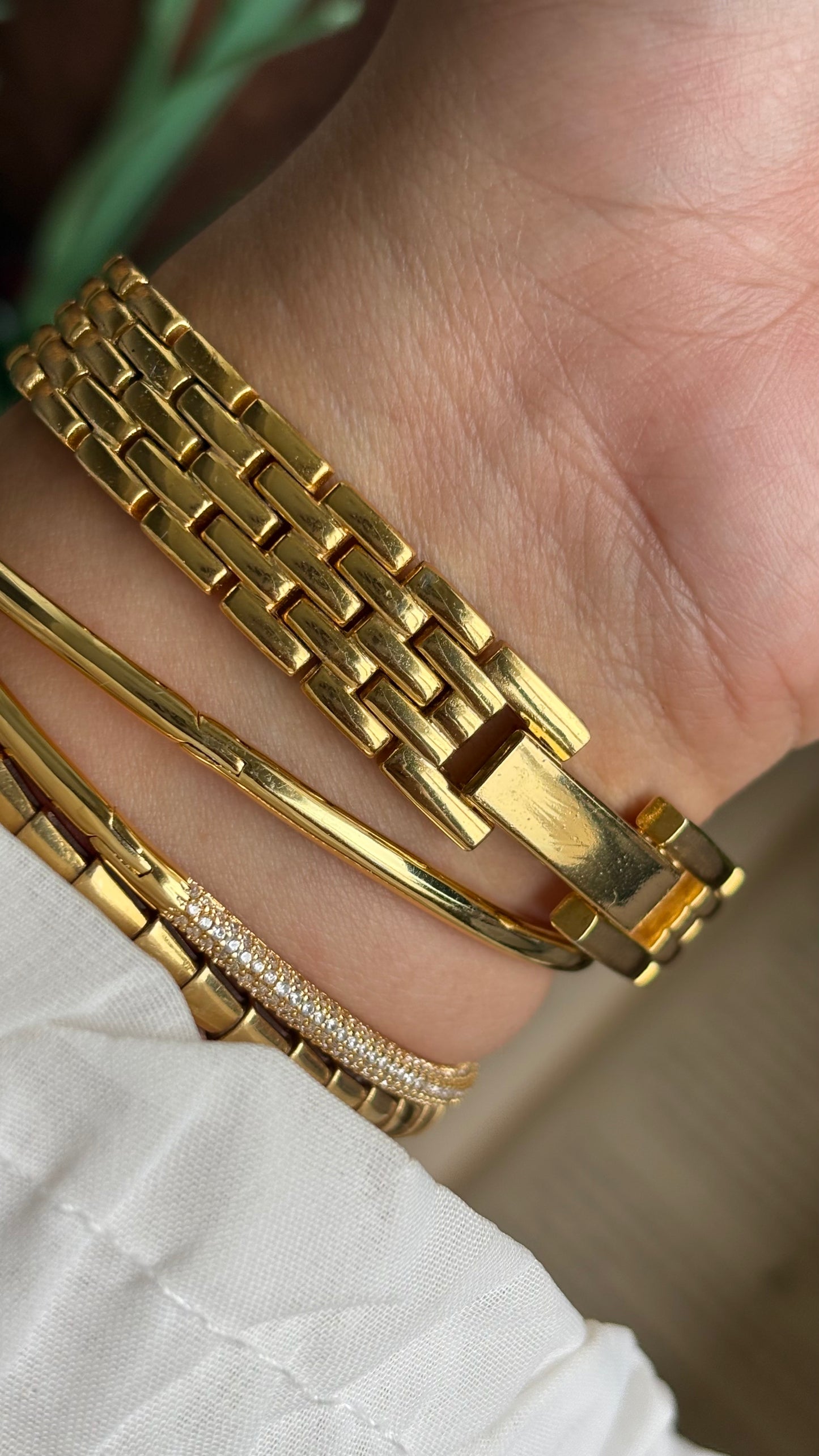 Vintage Oscar de la Renta Watch in Gold Tone