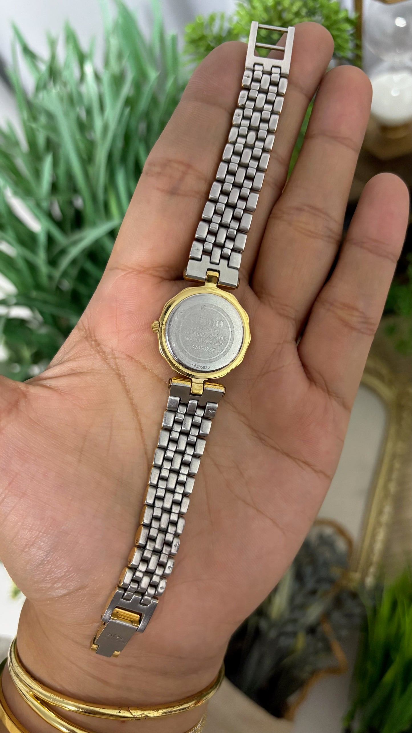 Rare Vintage Rado Florence Honeycomb Dial Flower Case Dress Watch in Gold Tone Quartz