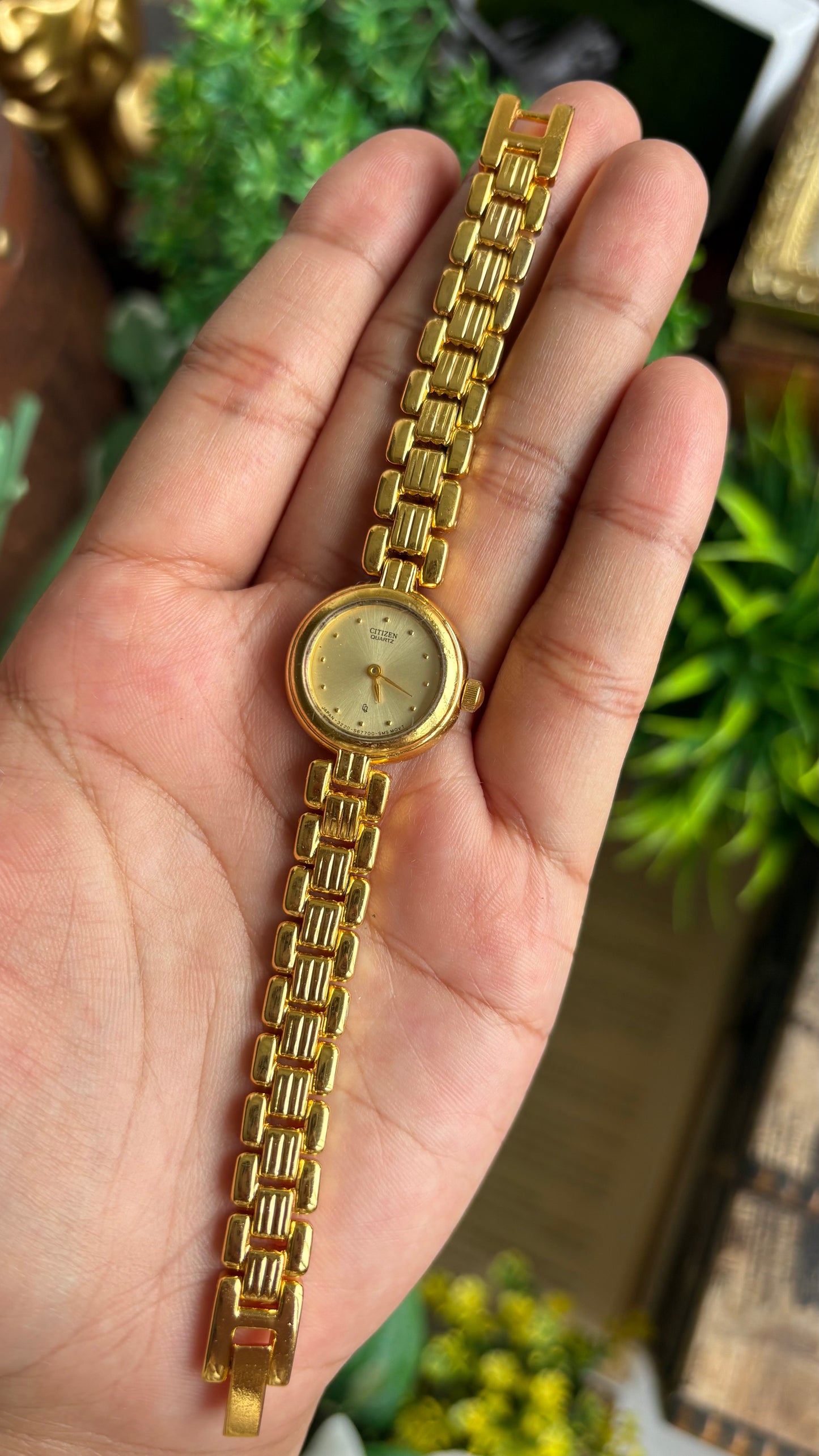 Vintage Citizen Watch in Gold Tone Super Dainty
