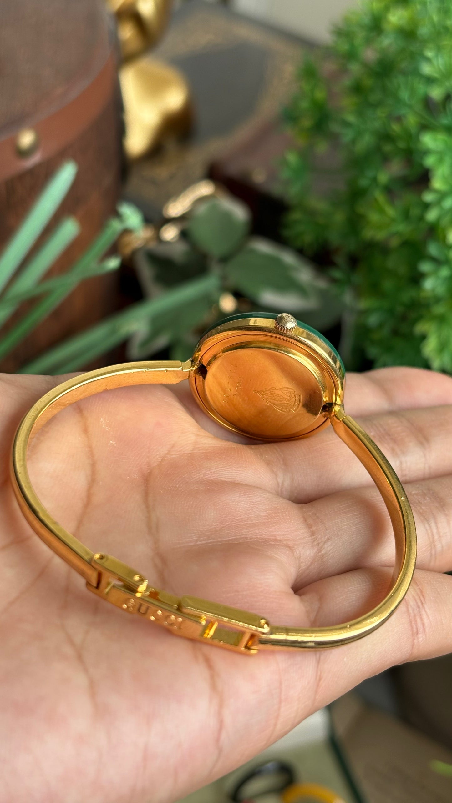 Vintage Gucci 1100L Interchangeable Bezel Set Bangle Watch in Gold Tone