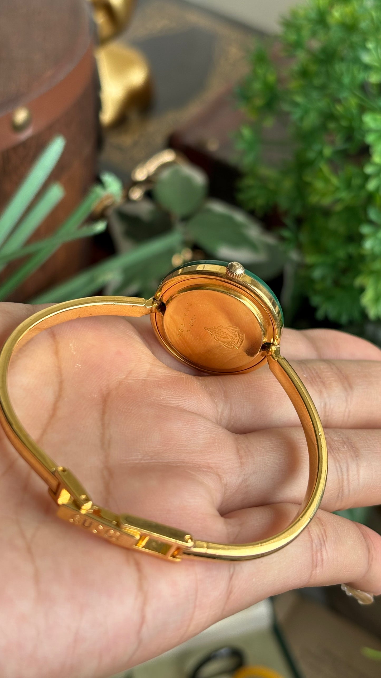 Vintage Gucci 1100L Interchangeable Bezel Set Bangle Watch in Gold Tone
