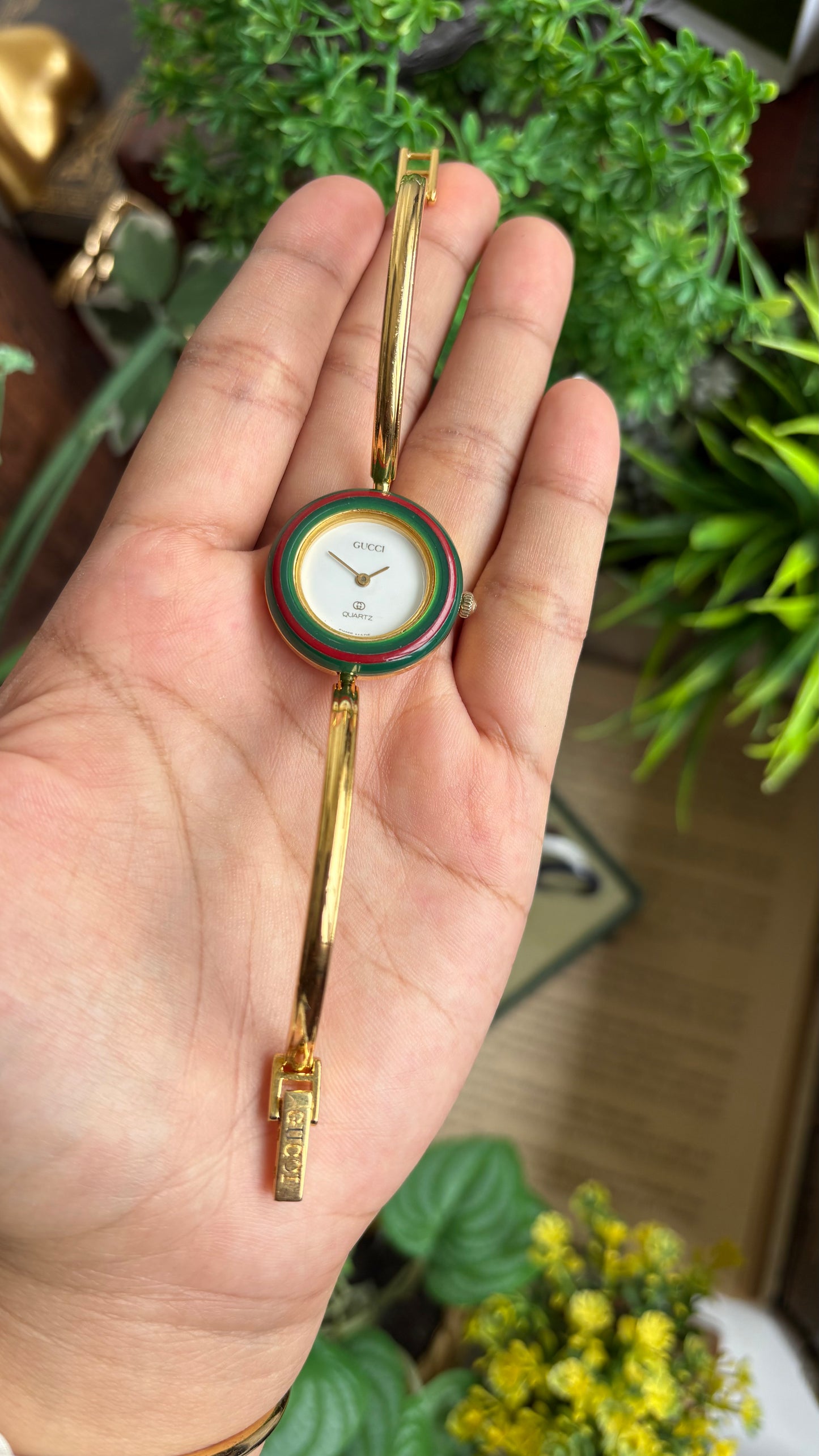 Vintage Gucci 1100L Interchangeable Bezel Set Bangle Watch in Gold Tone