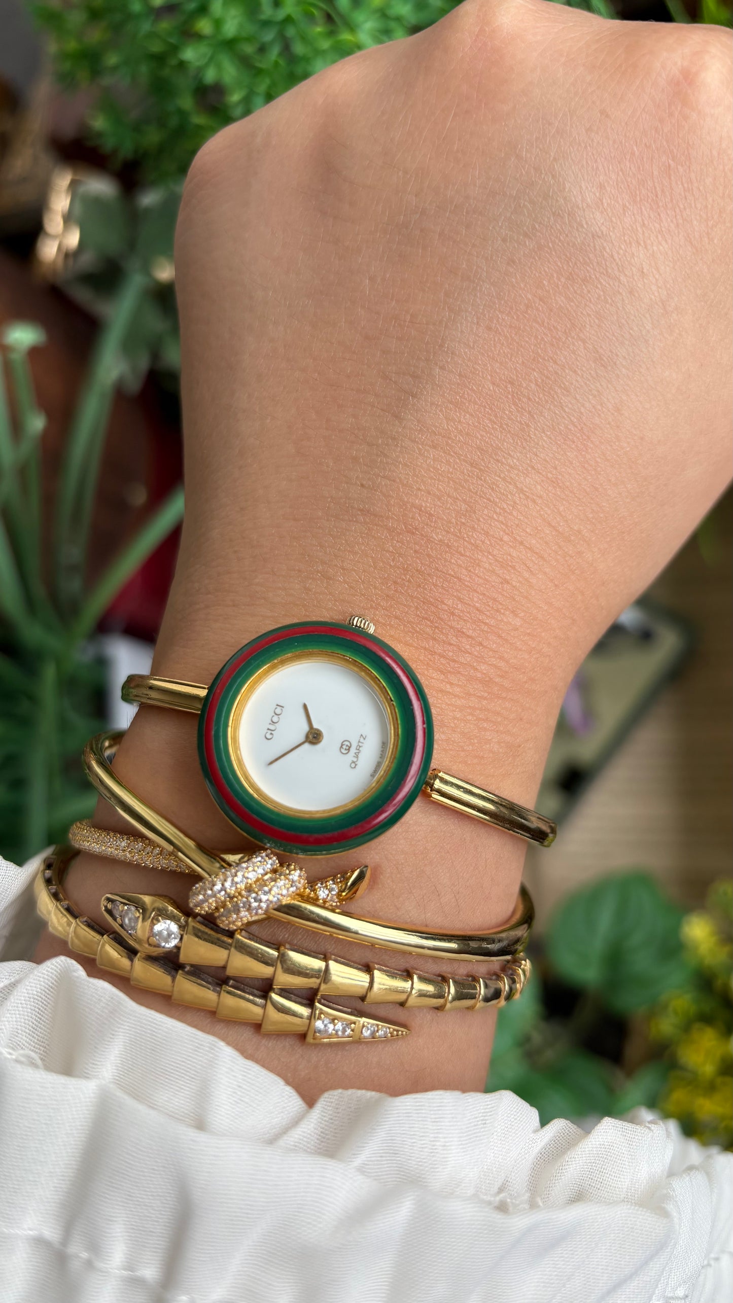 Vintage Gucci 1100L Interchangeable Bezel Set Bangle Watch in Gold Tone