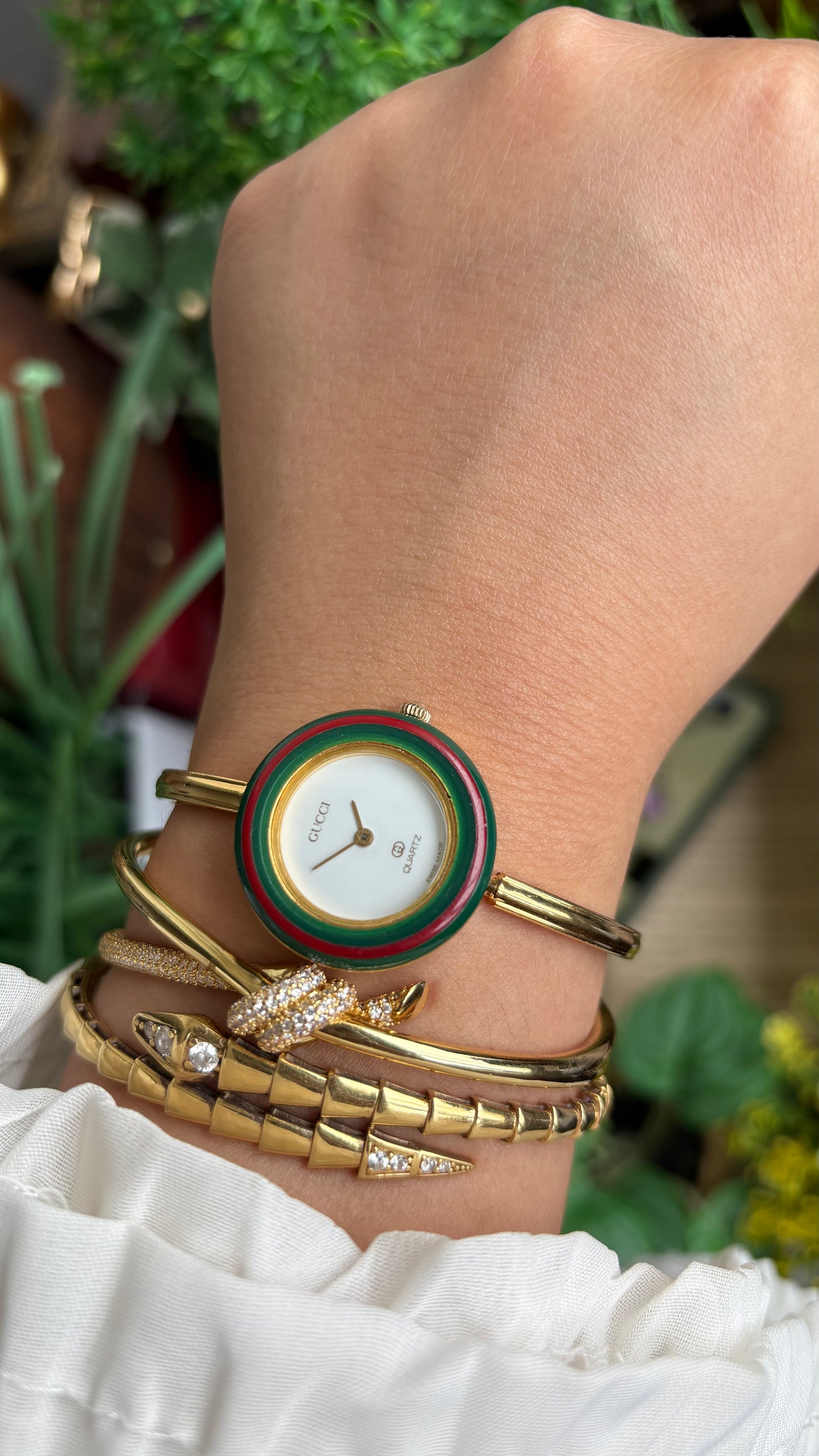 Vintage Gucci 1100L Interchangeable Bezel Set Bangle Watch in Gold Tone