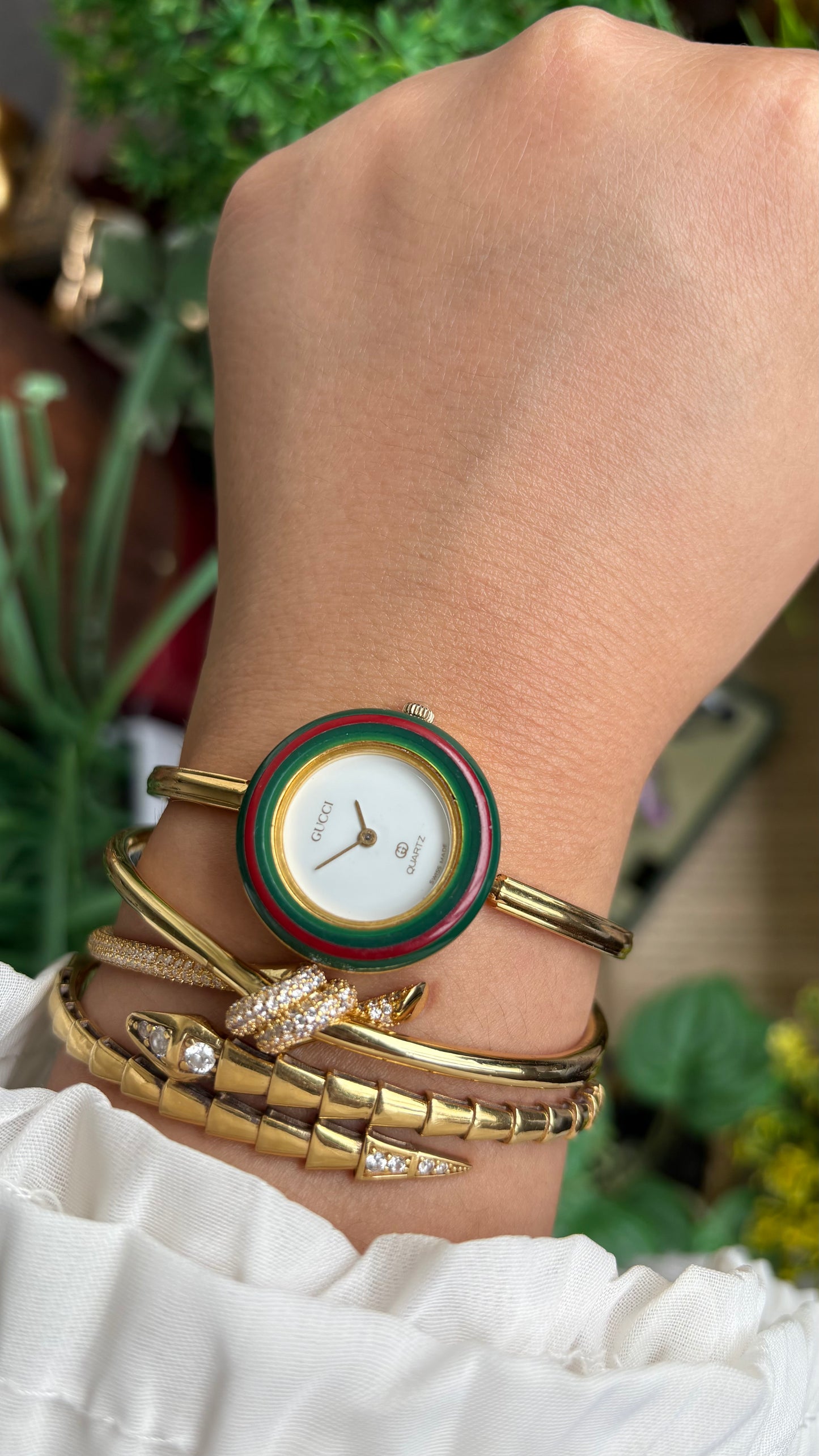 Vintage Gucci 1100L Interchangeable Bezel Set Bangle Watch in Gold Tone