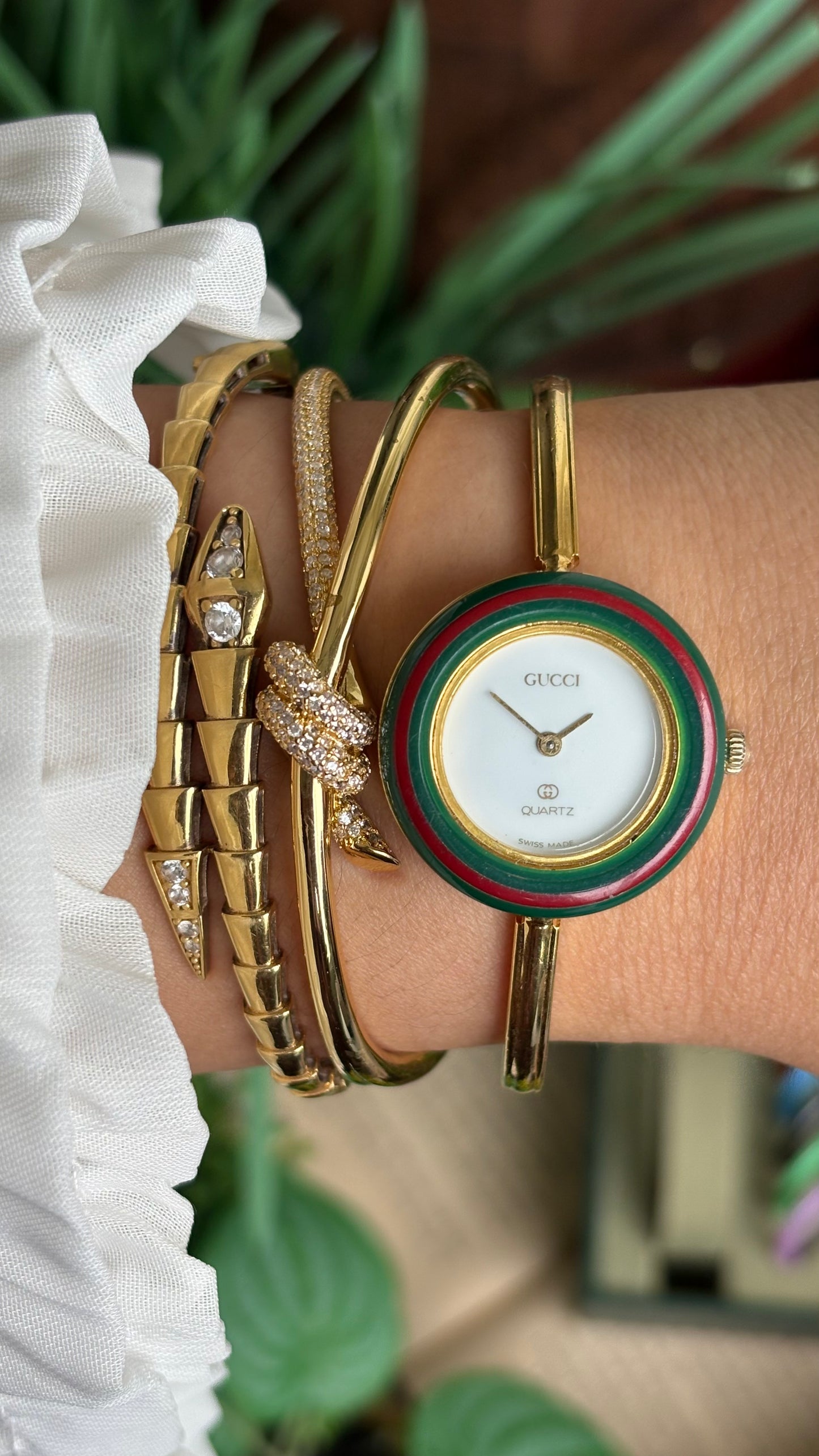Vintage Gucci 1100L Interchangeable Bezel Set Bangle Watch in Gold Tone
