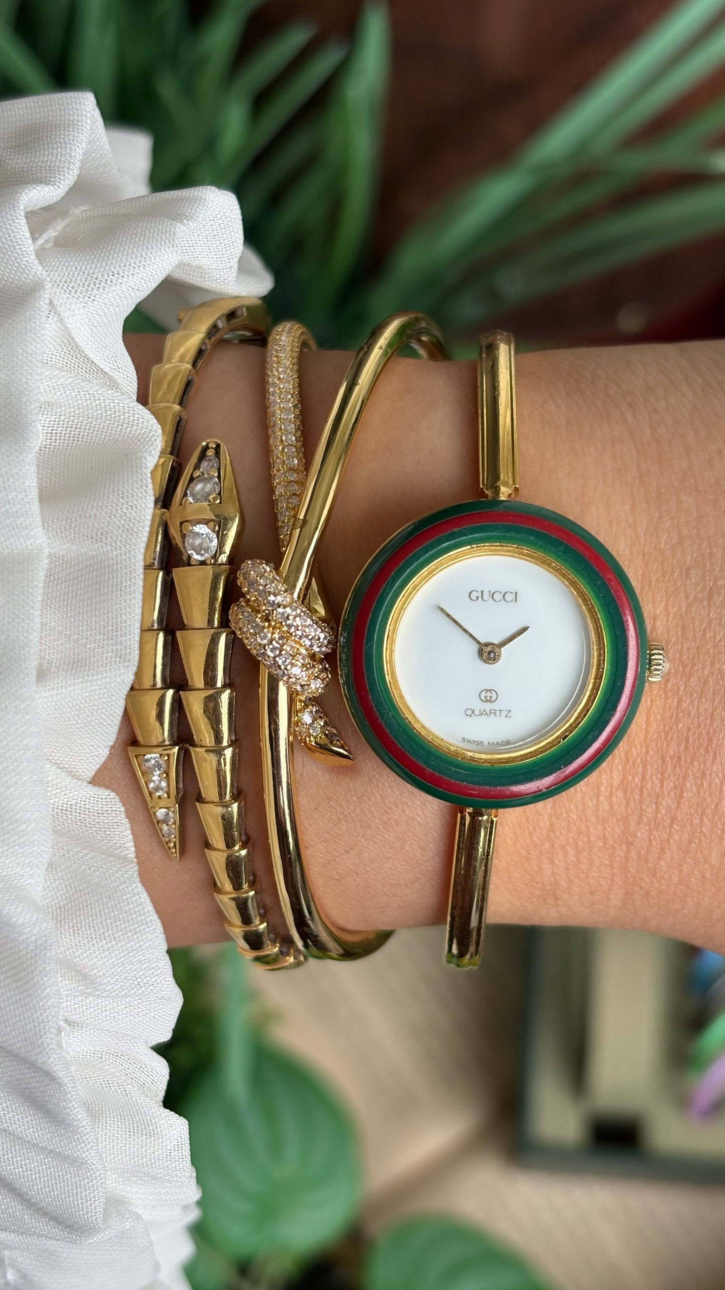 Vintage Gucci 1100L Interchangeable Bezel Set Bangle Watch in Gold Tone