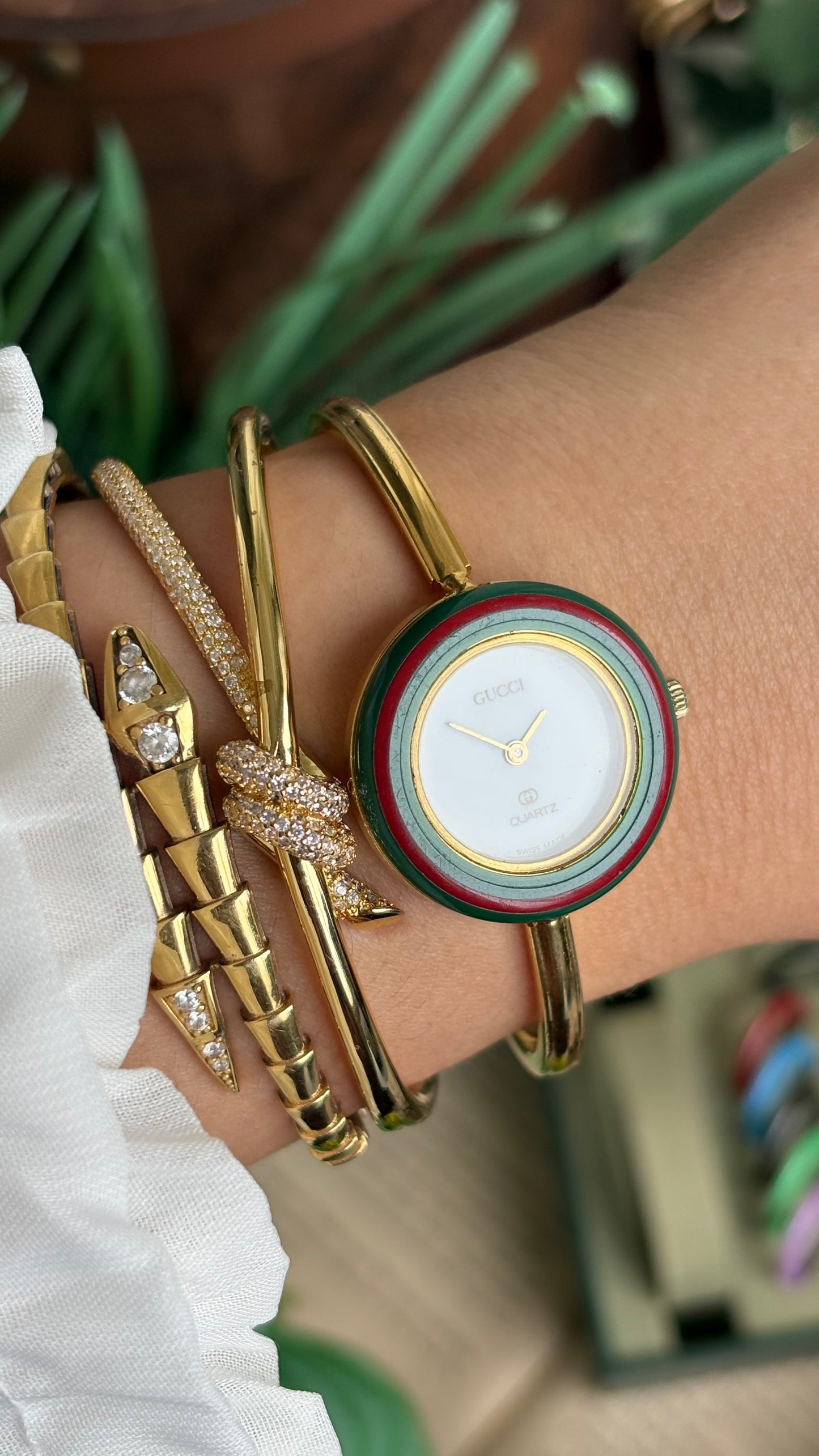 Vintage Gucci 1100L Interchangeable Bezel Set Bangle Watch in Gold Tone