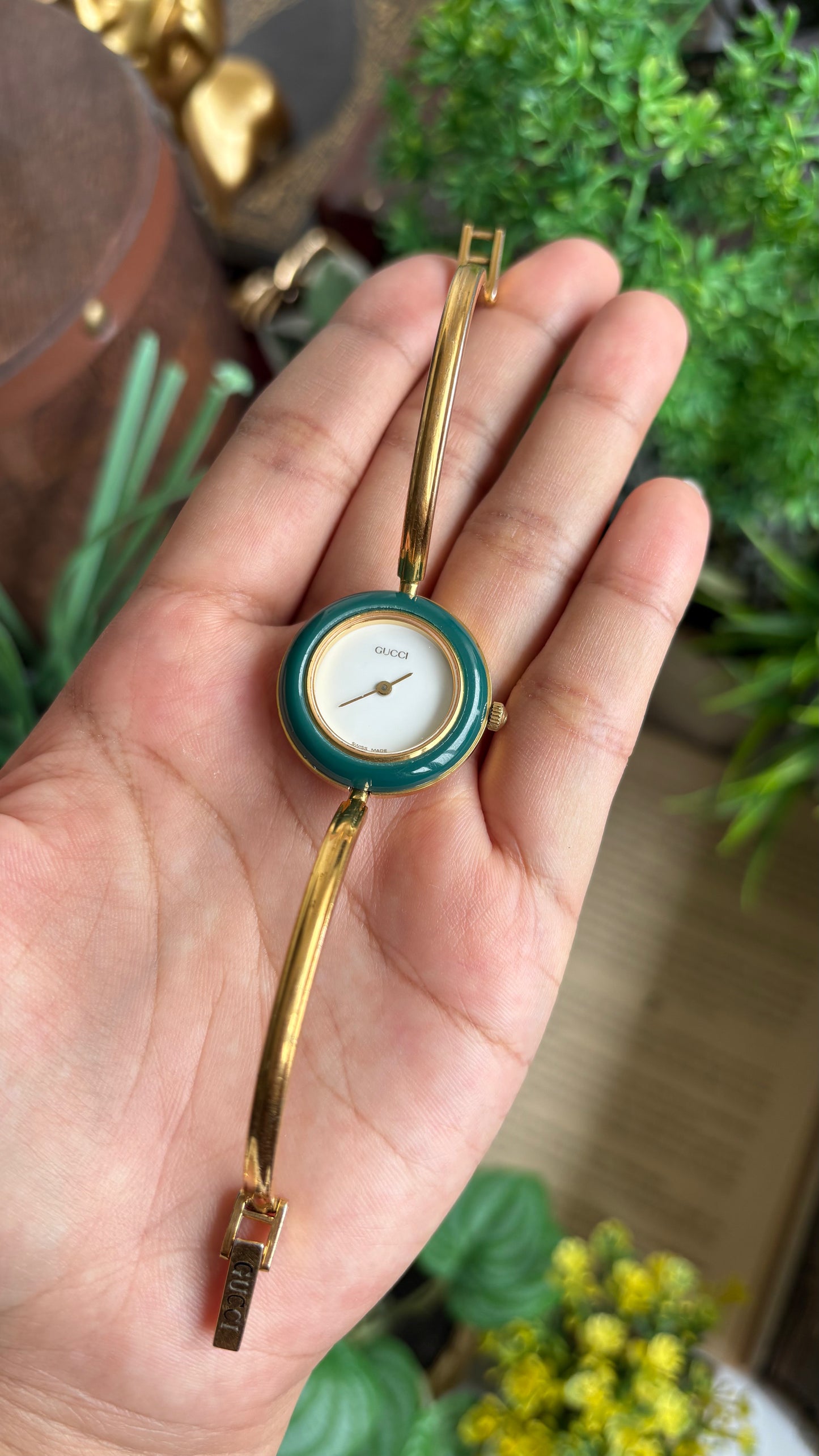 Vintage Gucci 1100L Interchangeable Bezel Set Bangle Watch in Gold Tone
