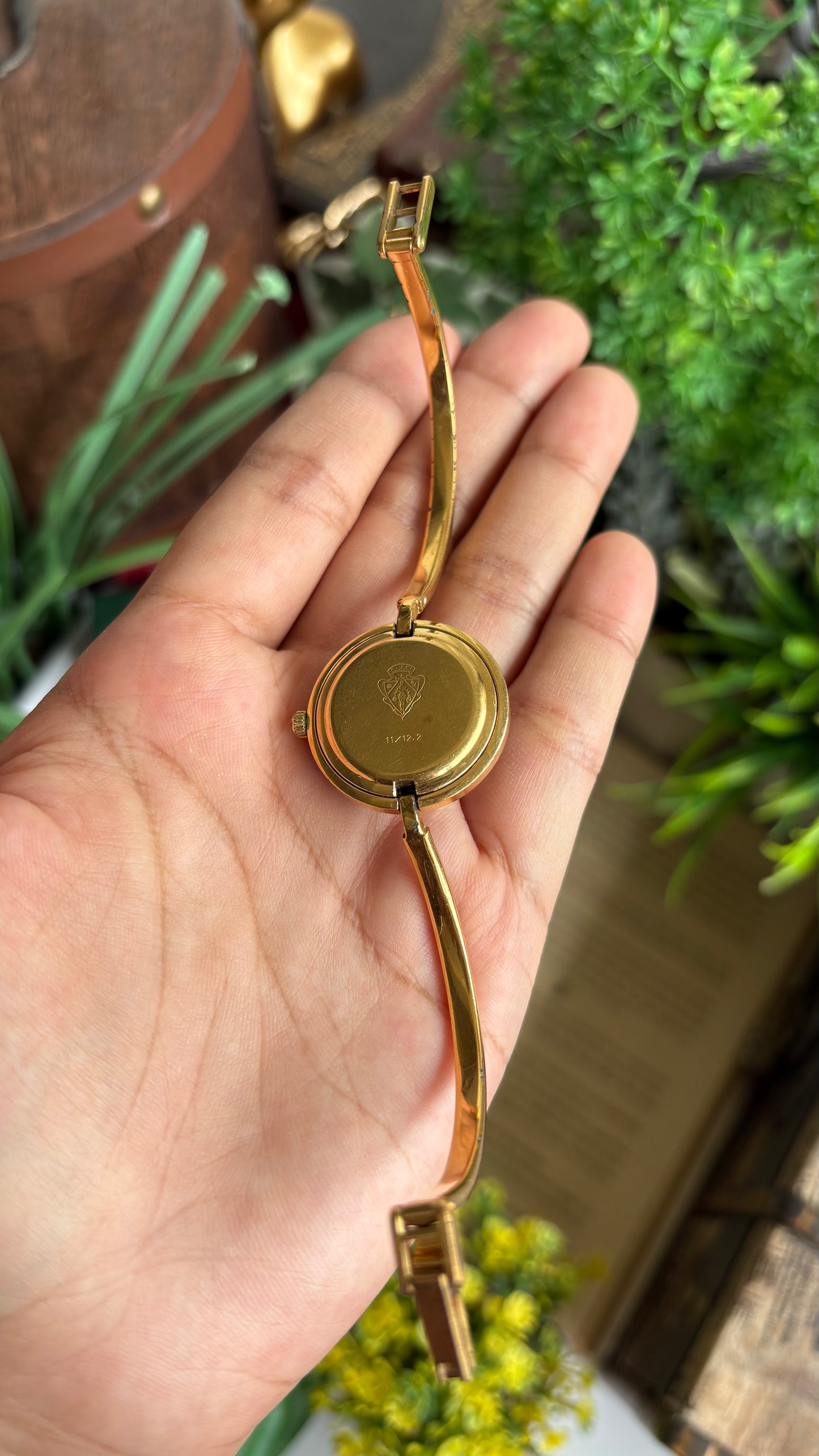 Vintage Gucci 1100L Interchangeable Bezel Set Bangle Watch in Gold Tone