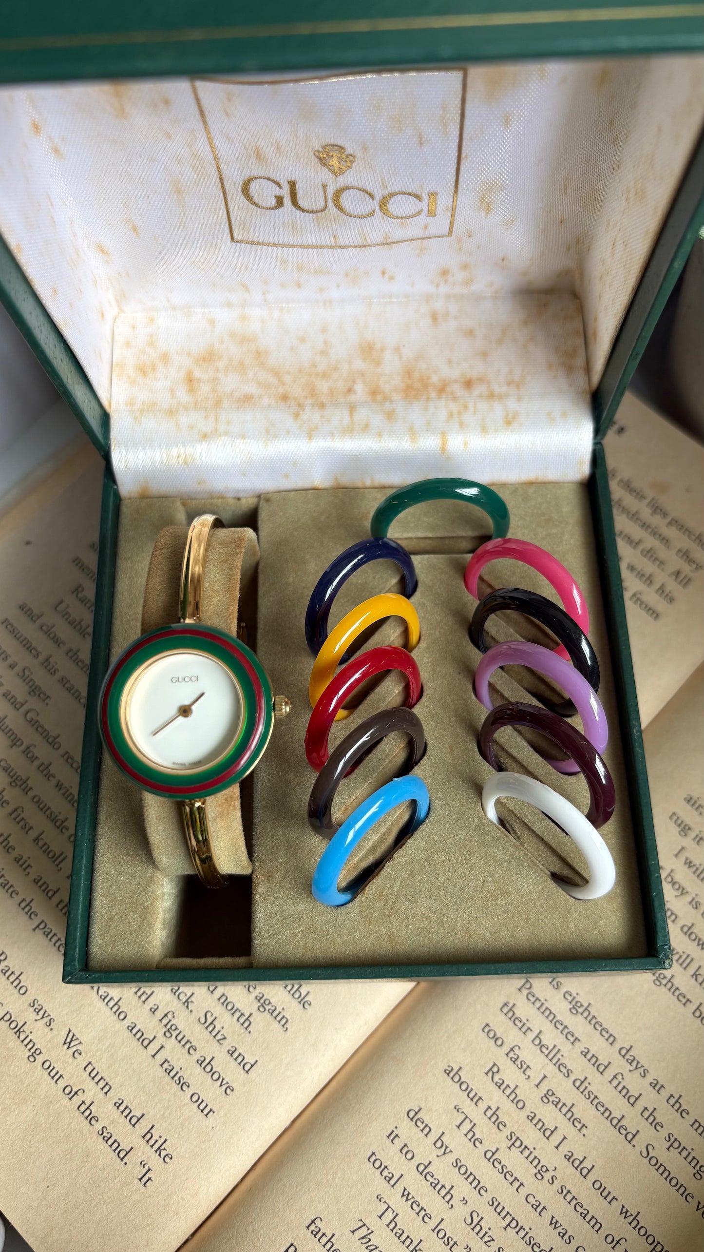 Vintage Gucci 1100L Interchangeable Bezel Set Bangle Watch in Gold Tone