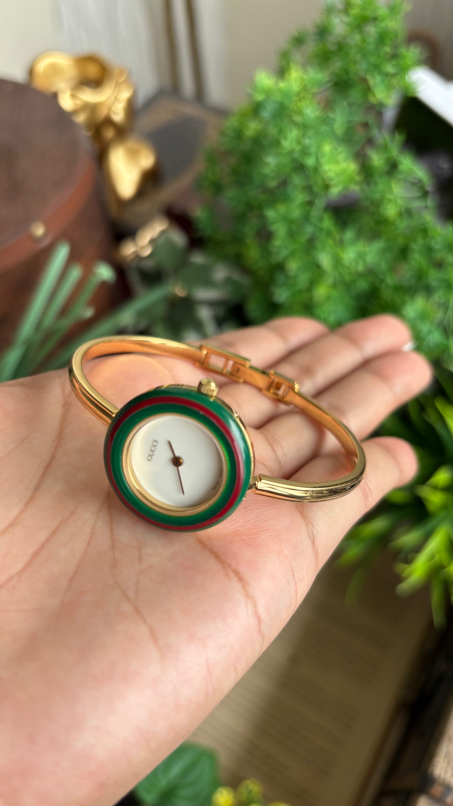 Vintage Gucci 1100L Interchangeable Bezel Set Bangle Watch in Gold Tone