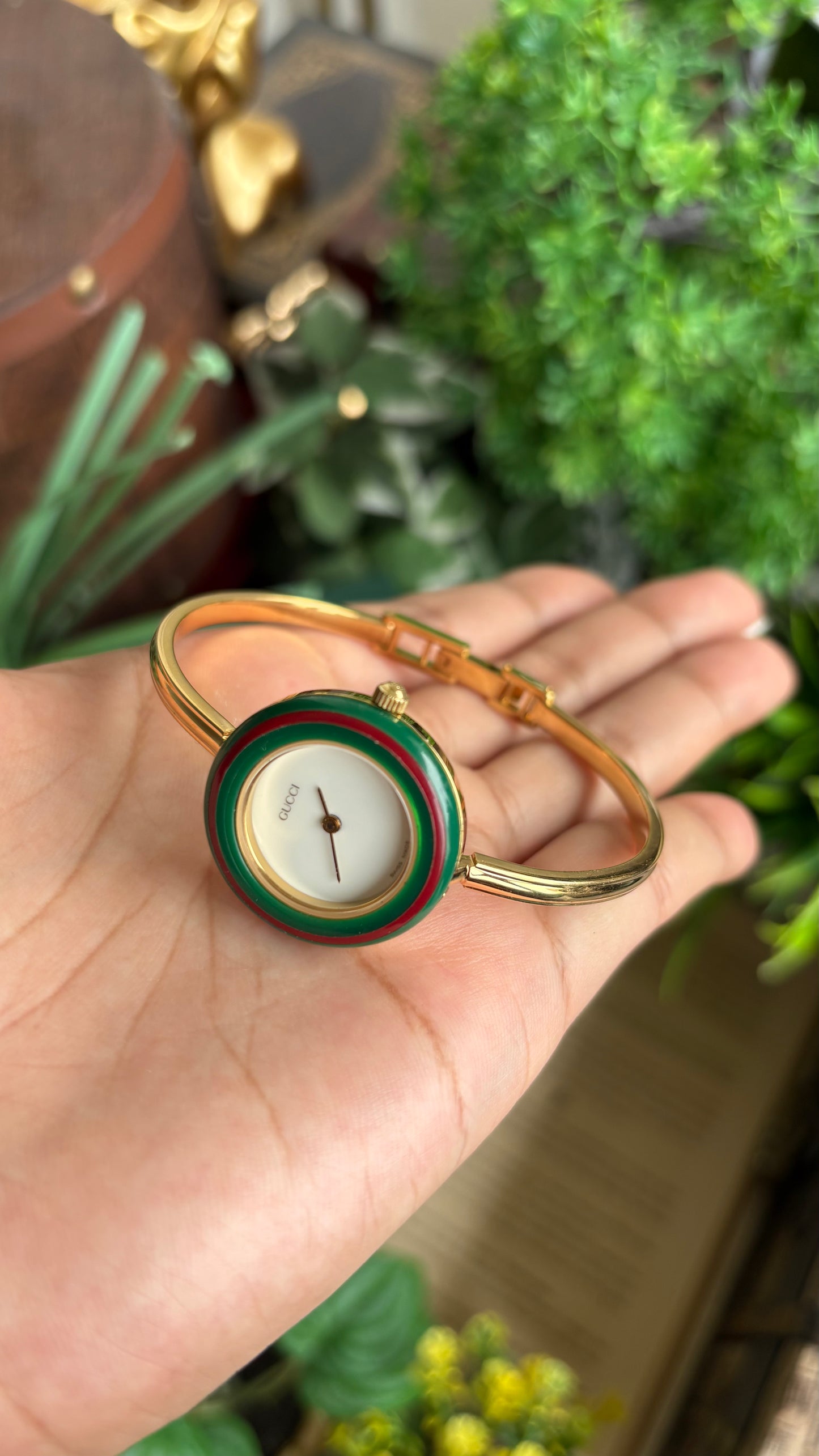 Vintage Gucci 1100L Interchangeable Bezel Set Bangle Watch in Gold Tone
