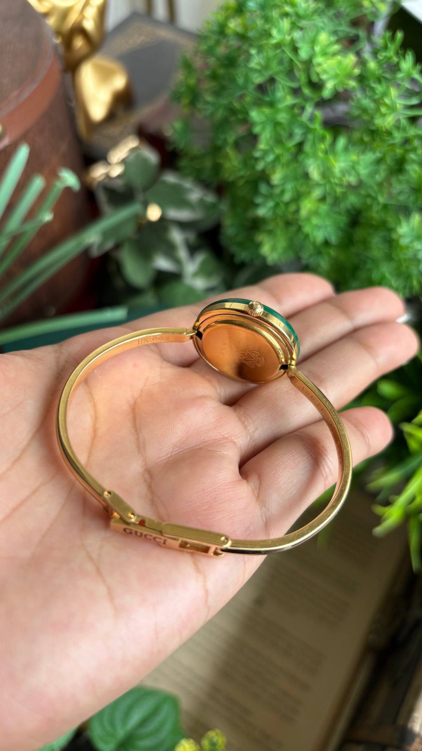 Vintage Gucci 1100L Interchangeable Bezel Set Bangle Watch in Gold Tone