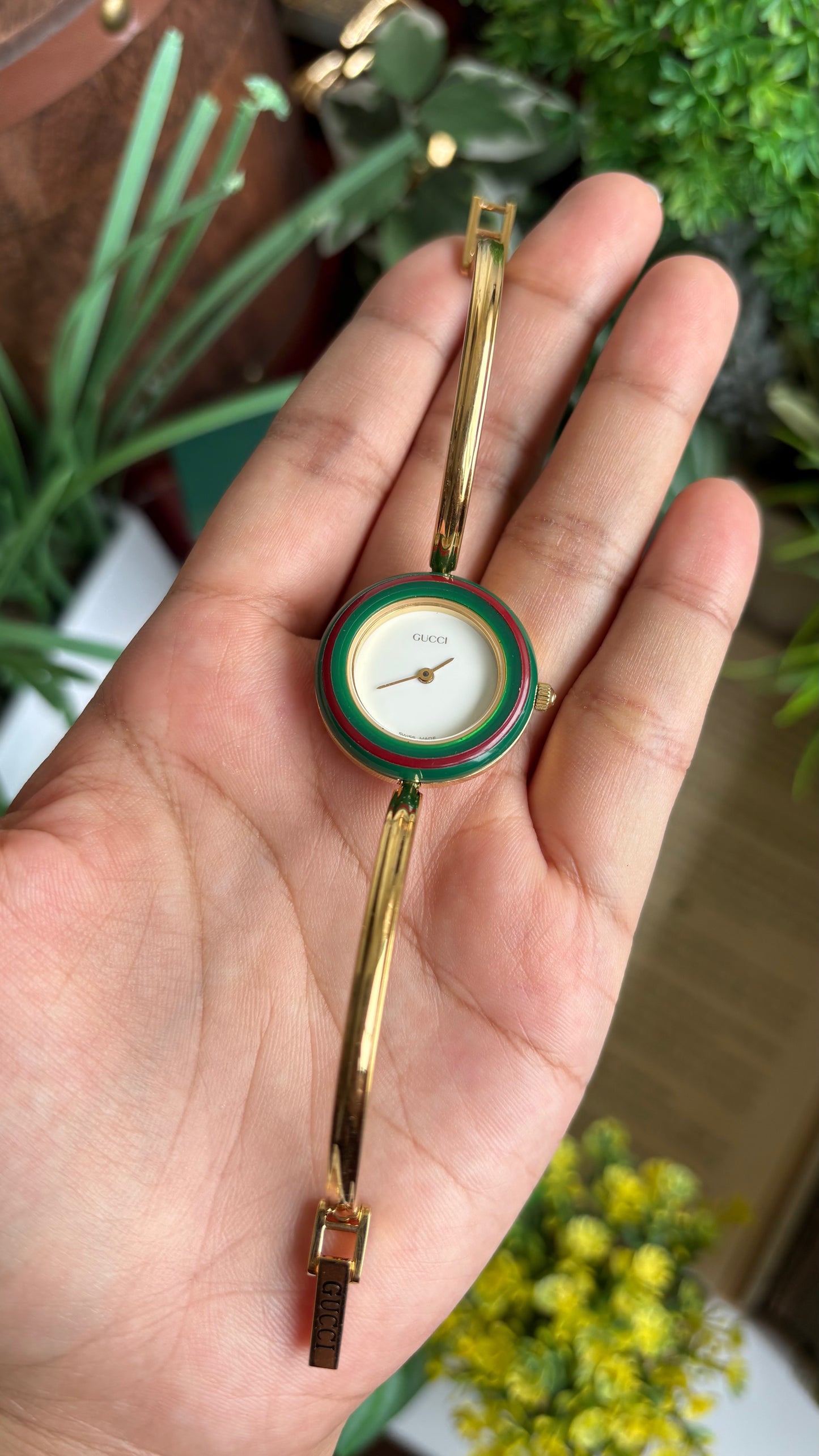 Vintage Gucci 1100L Interchangeable Bezel Set Bangle Watch in Gold Tone